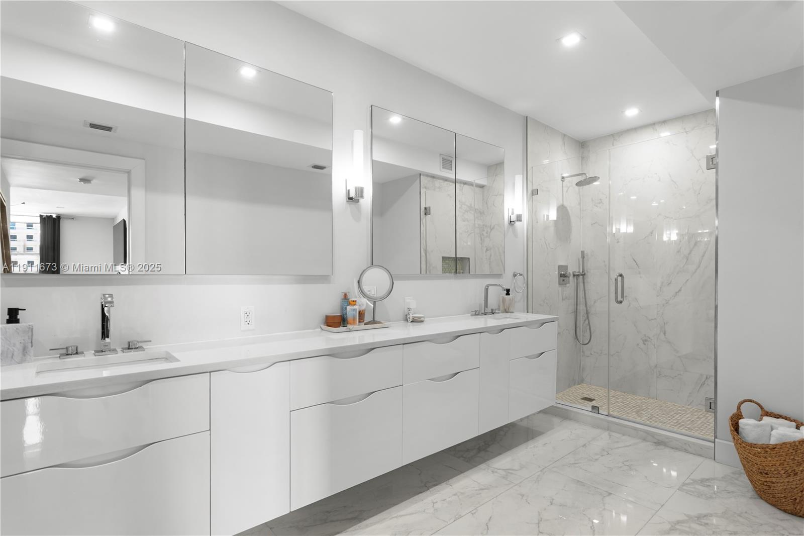 5001 Collins Ave # 1 Unit: PH-1