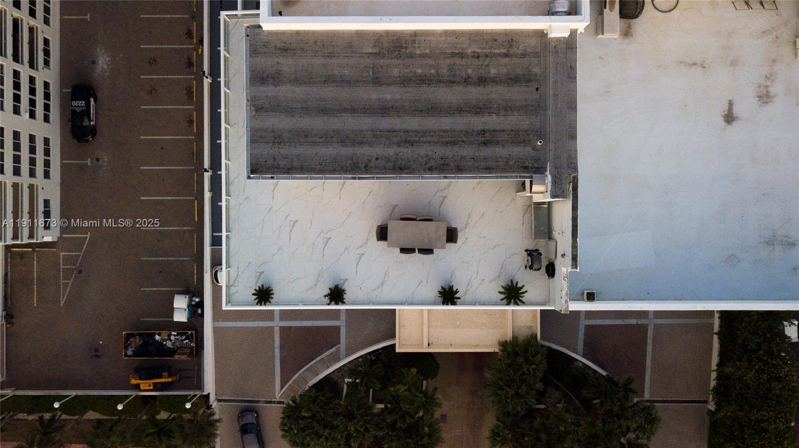 5001 Collins Ave # 1 Unit: PH-1