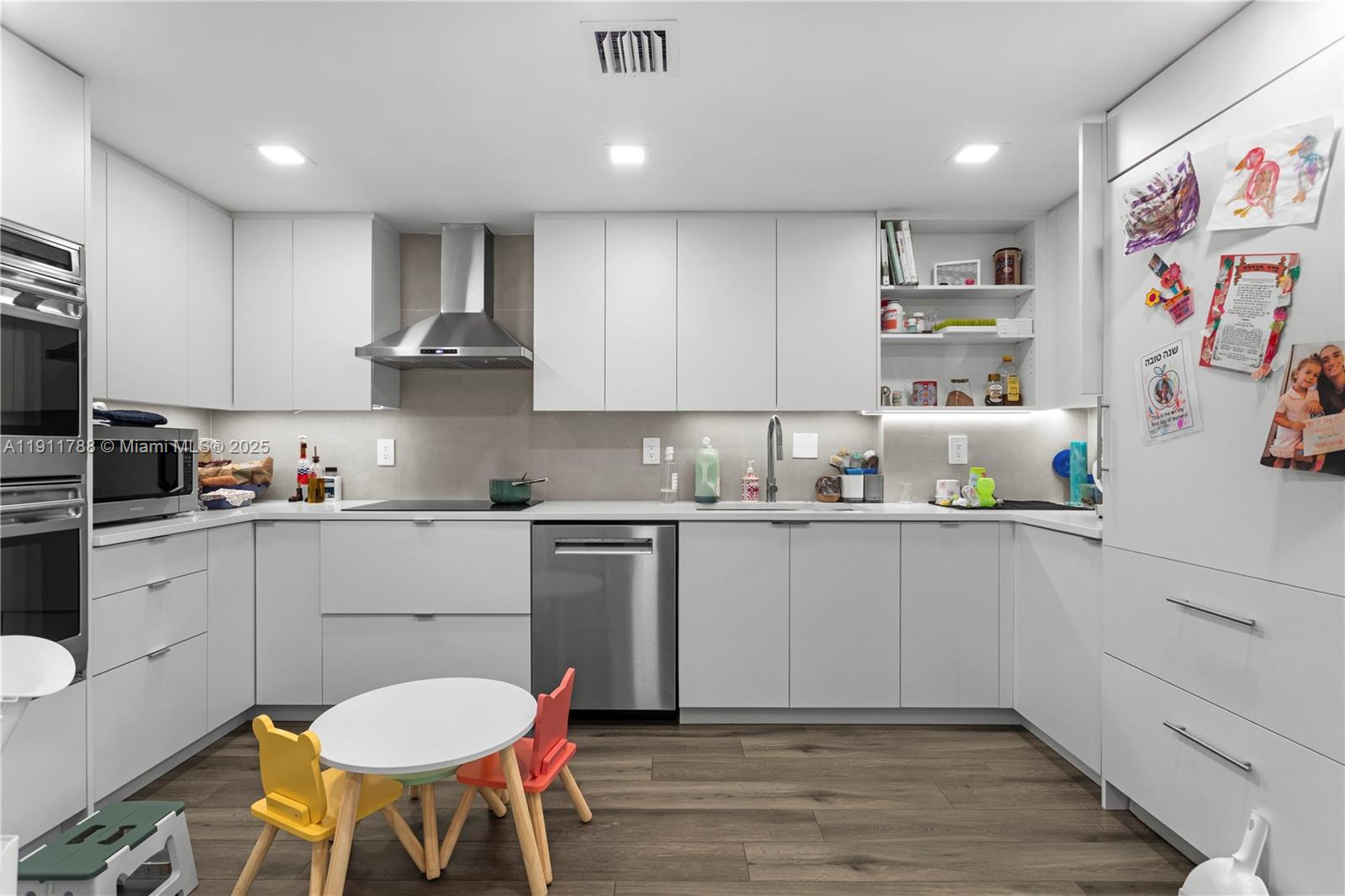 5001 Collins Ave # 1G