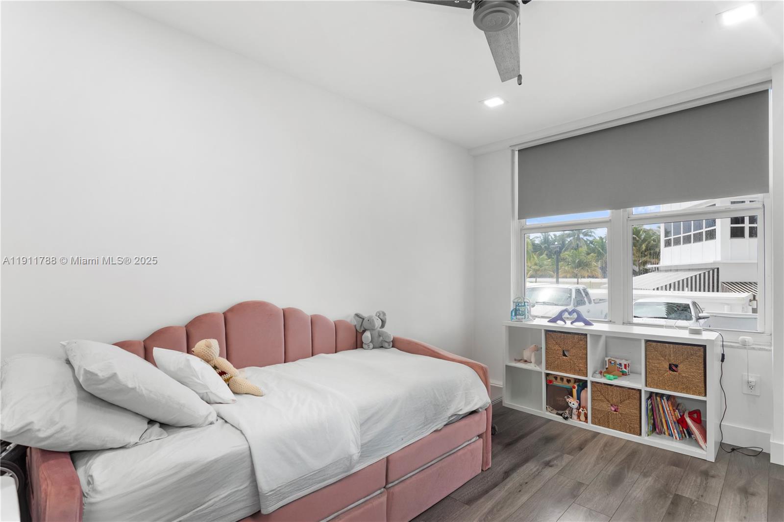 5001 Collins Ave # 1G