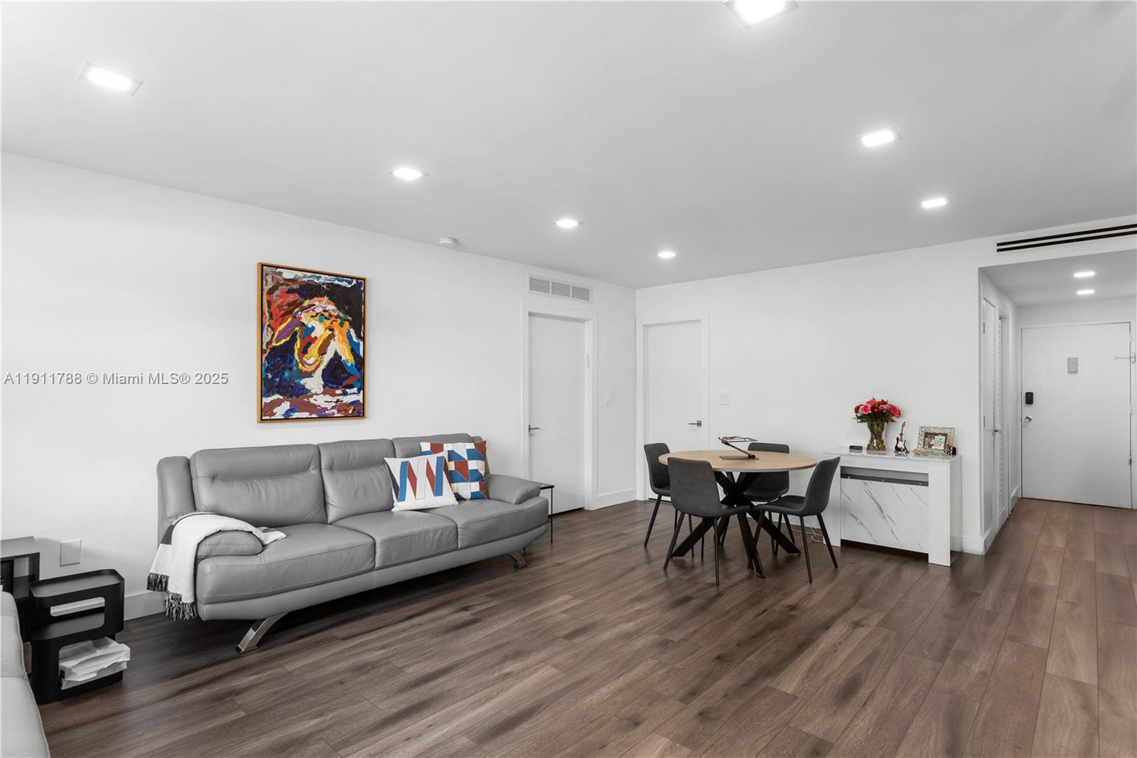 5001 Collins Ave # 1G