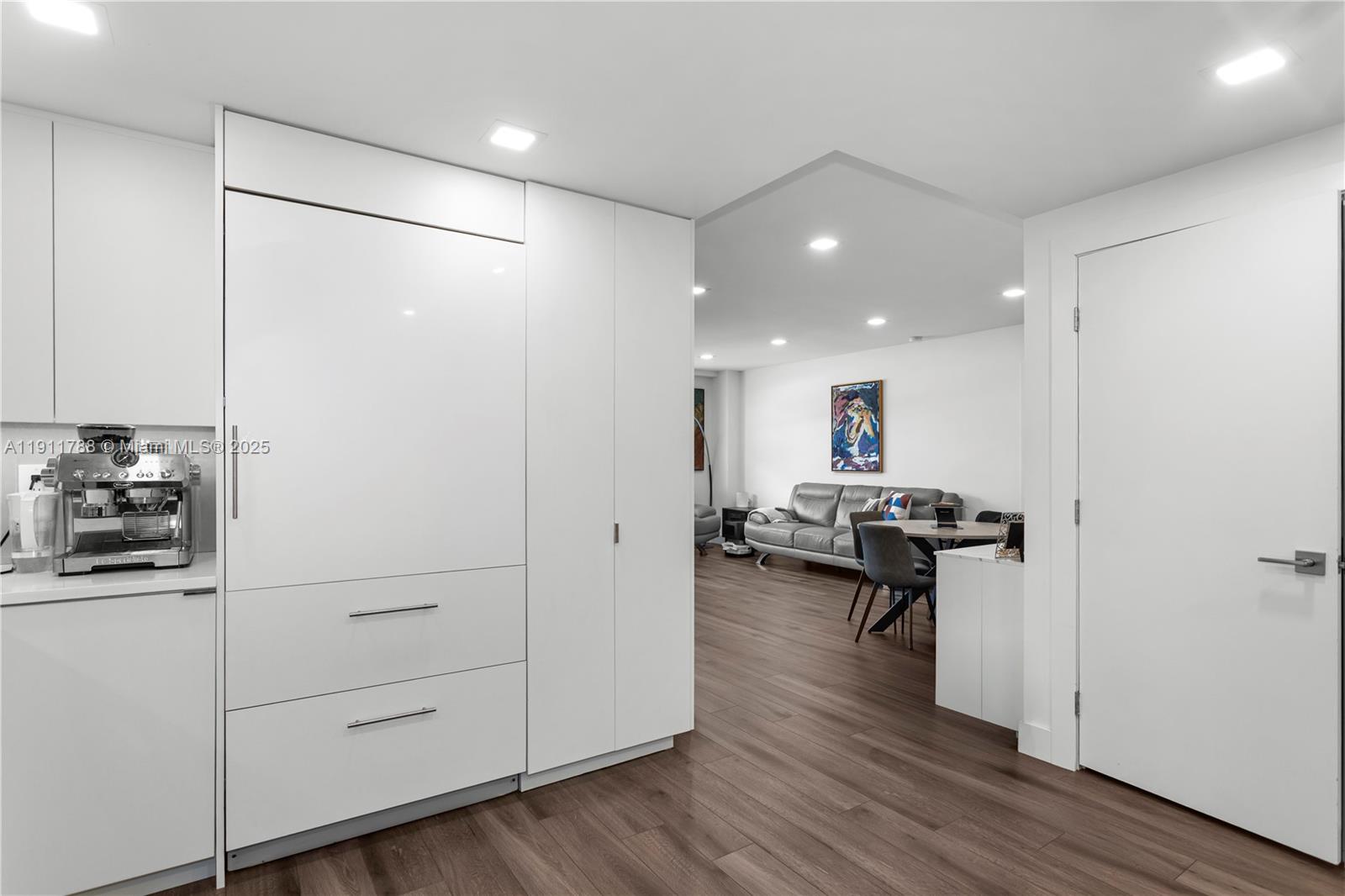 5001 Collins Ave # 1G