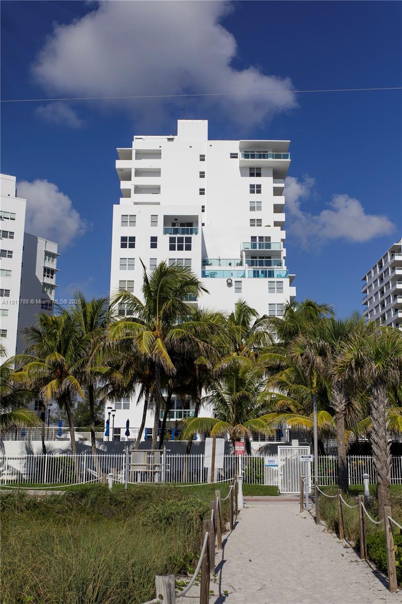 5001 Collins Ave # 1G