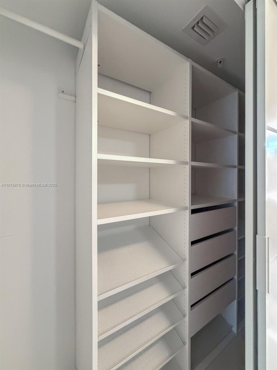 1800 N Bayshore Dr # 3705