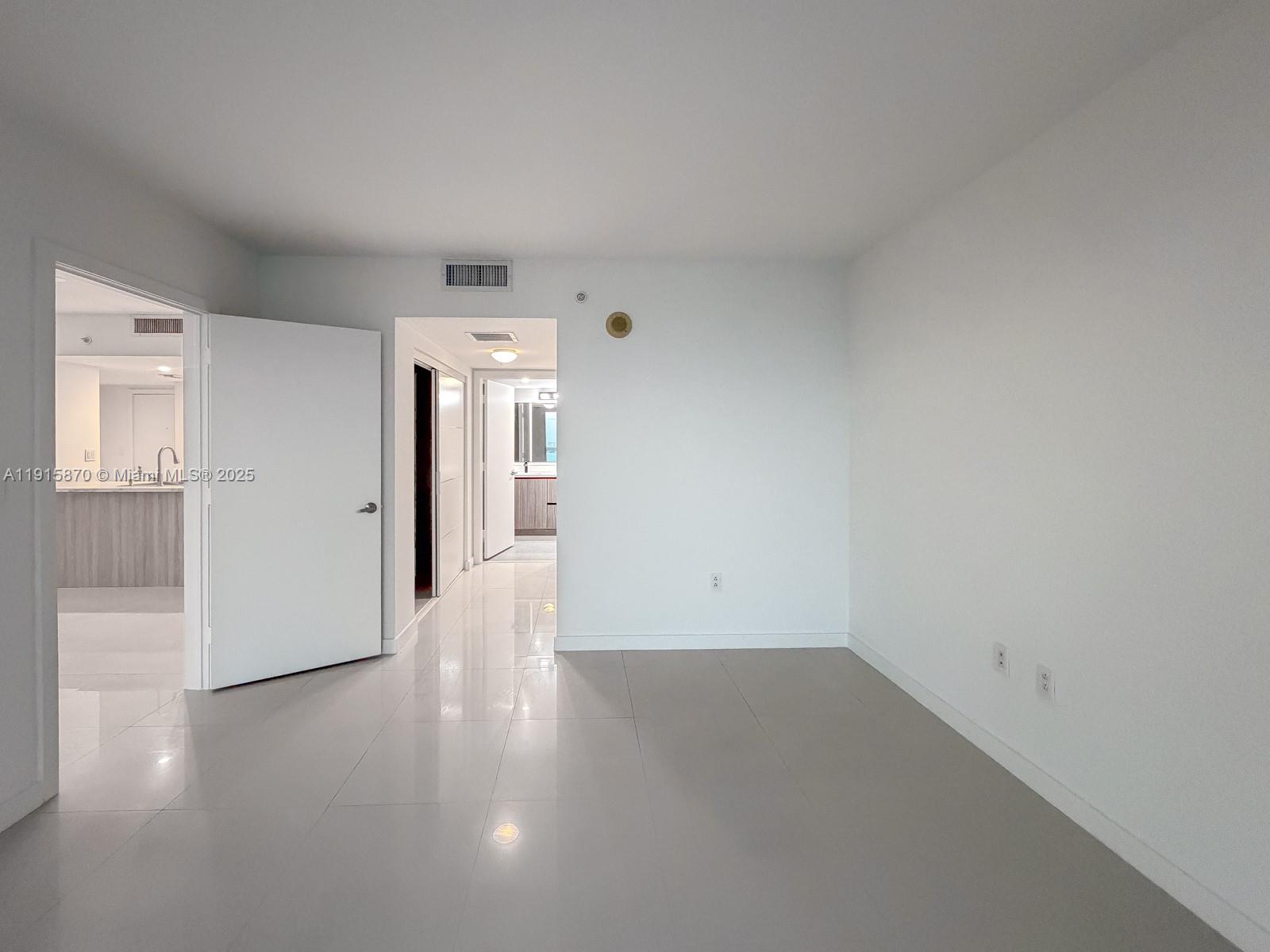 1800 N Bayshore Dr # 3705