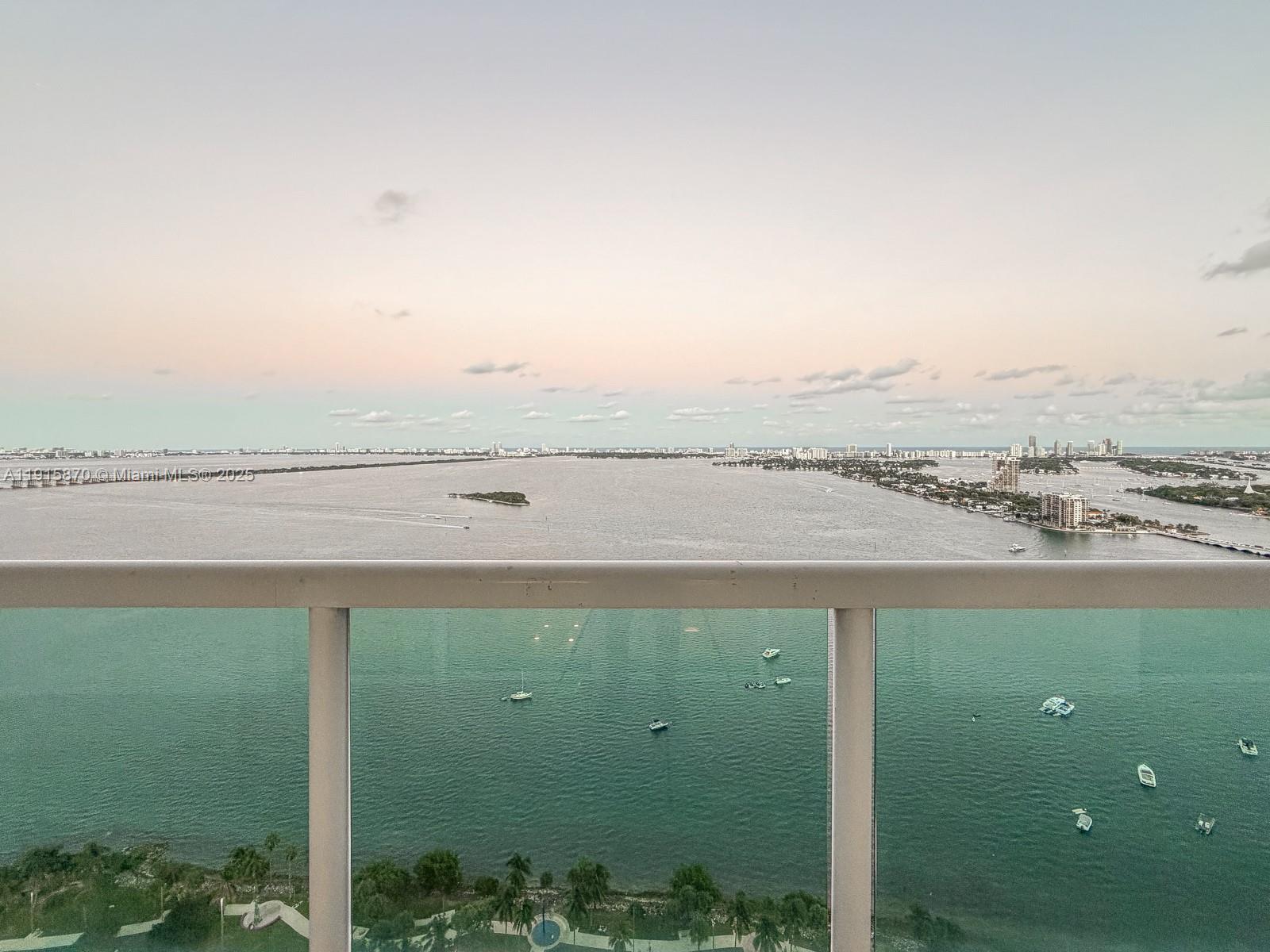 1800 N Bayshore Dr # 3705