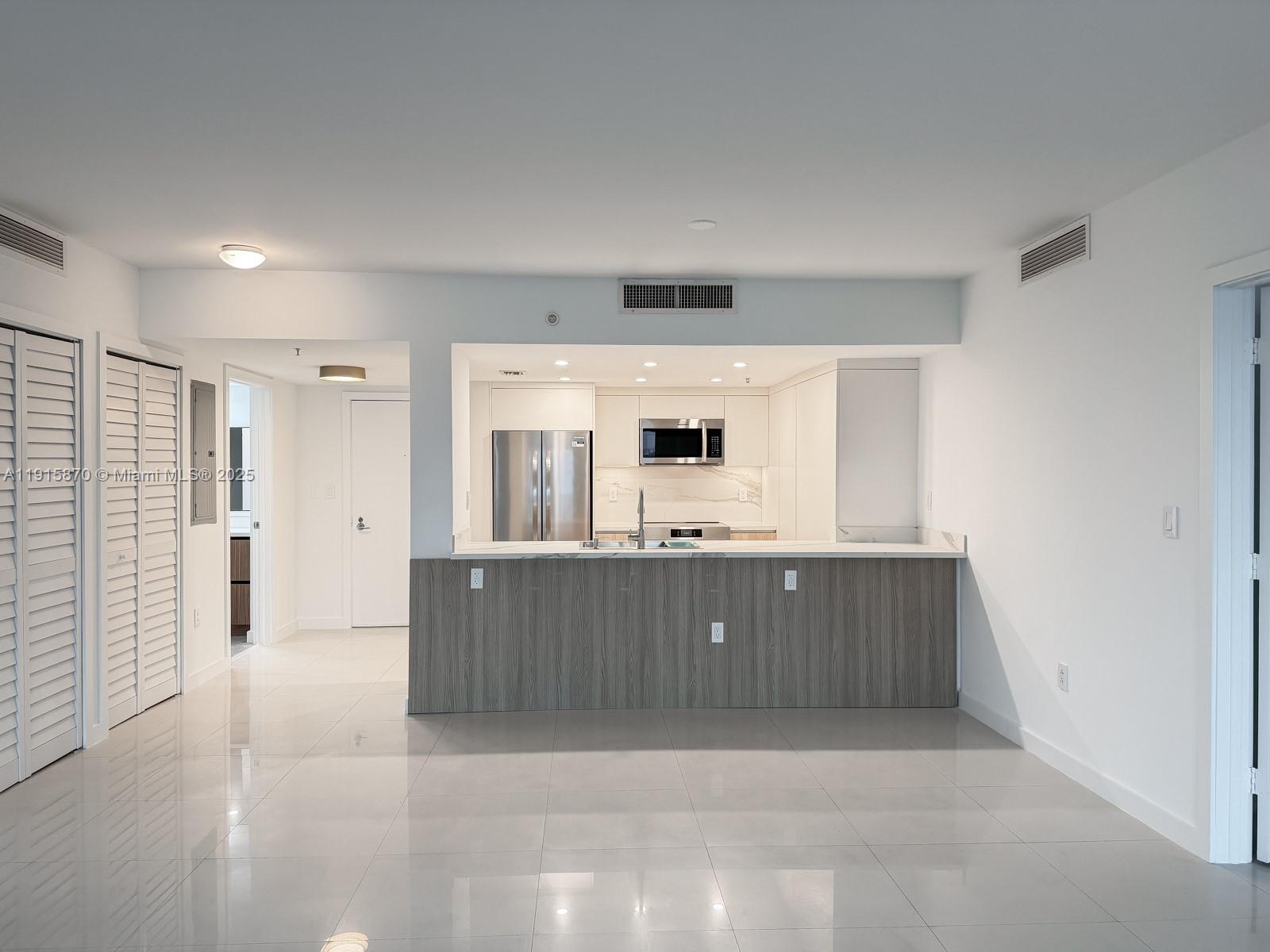 1800 N Bayshore Dr # 3705