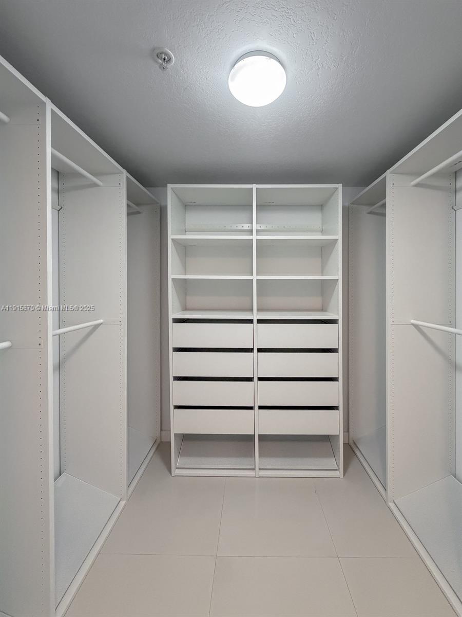 1800 N Bayshore Dr # 3705