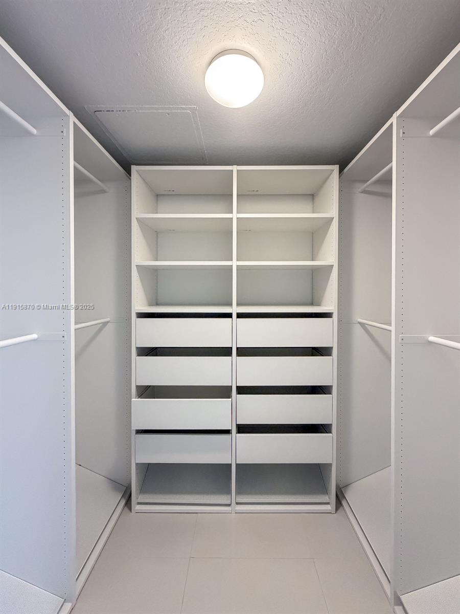 1800 N Bayshore Dr # 3705