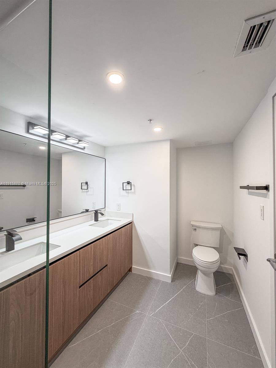 1800 N Bayshore Dr # 3705