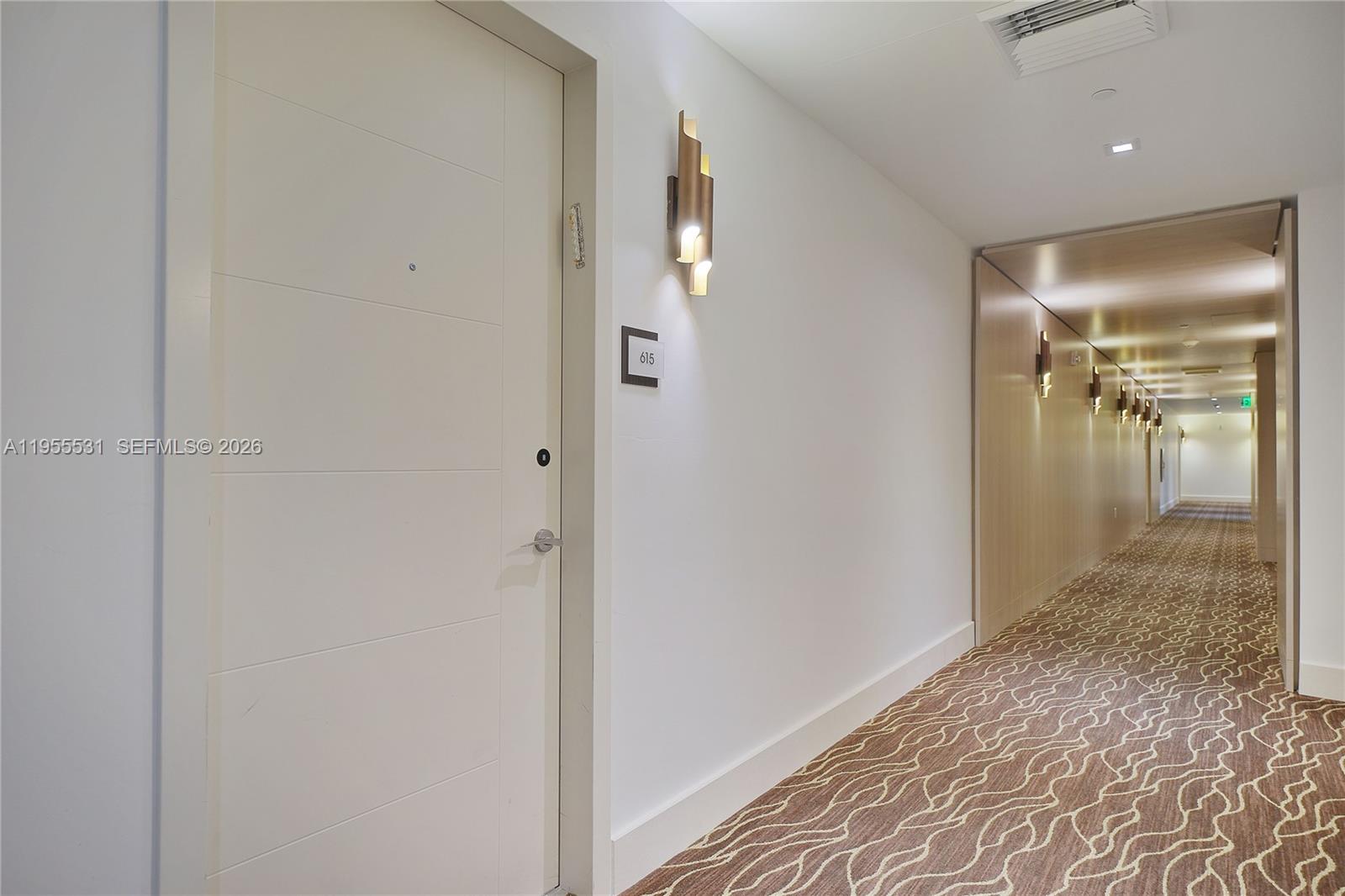 2960 2960 NE 207th St # 615