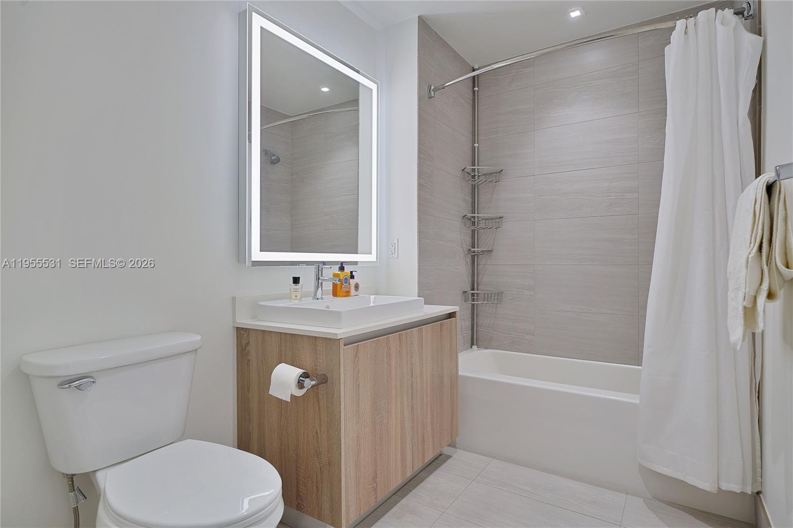 2960 2960 NE 207th St # 615