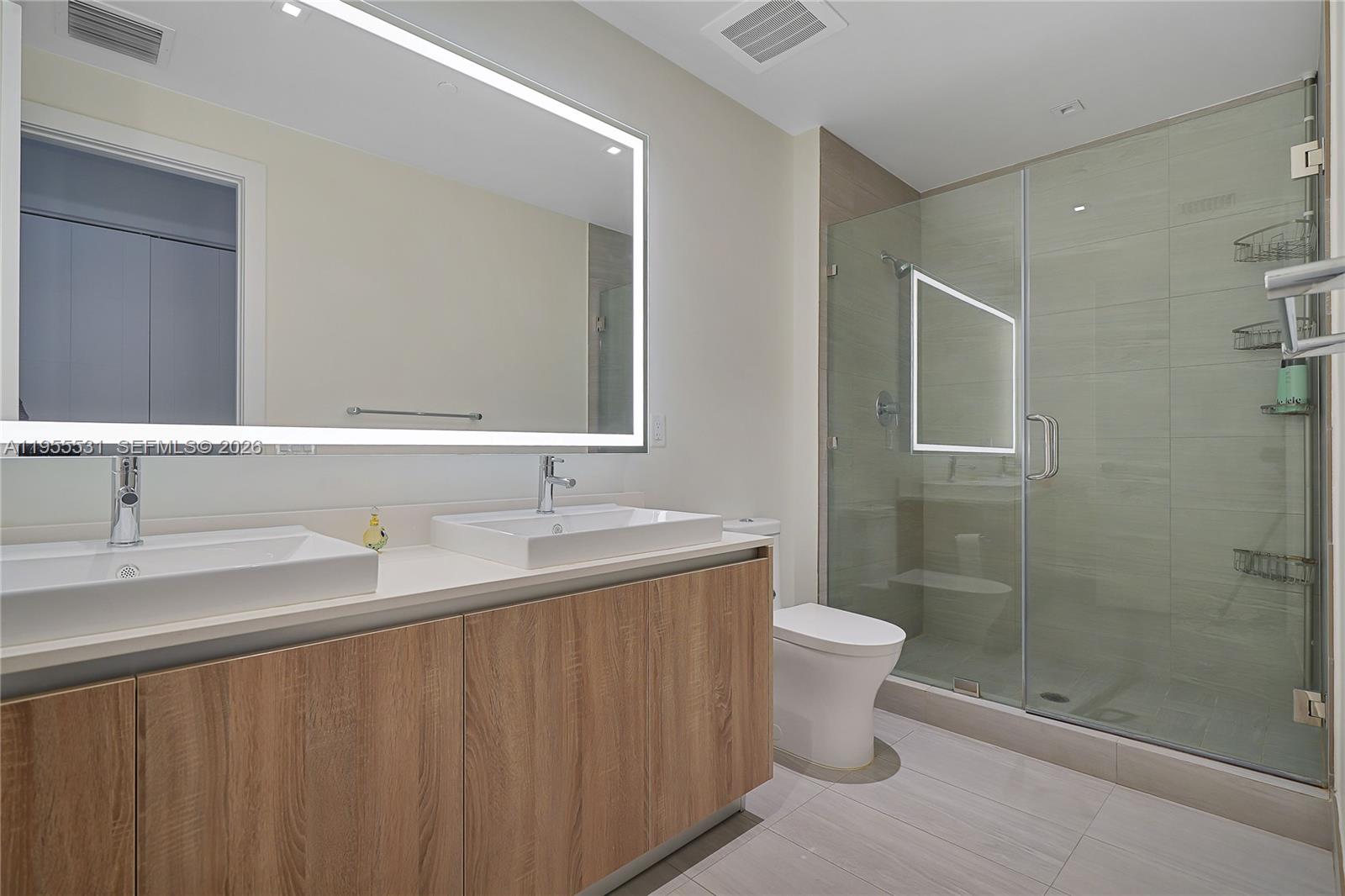 2960 2960 NE 207th St # 615