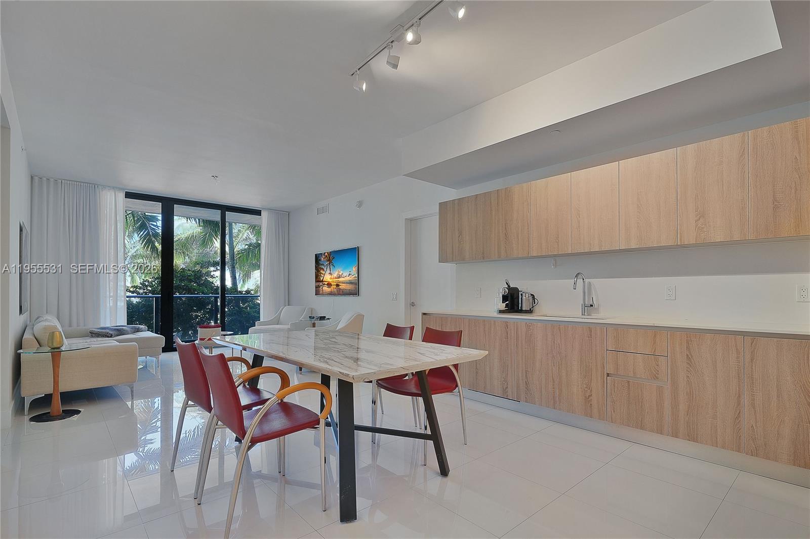 2960 2960 NE 207th St # 615