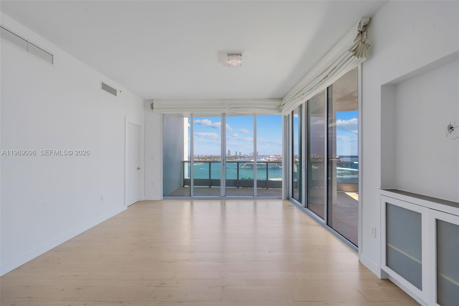 900 Biscayne Blvd # 2401