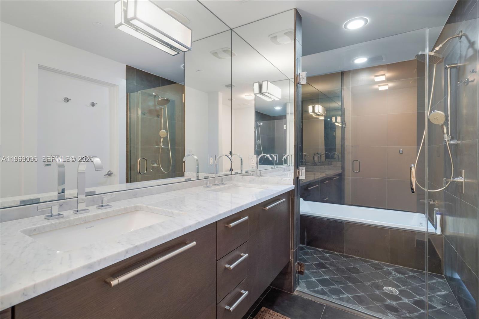 900 Biscayne Blvd # 2401