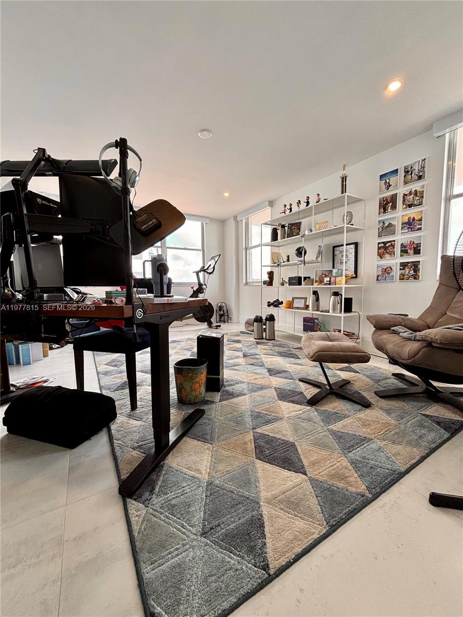 6039 Collins Ave # 617 Unit: 615-617