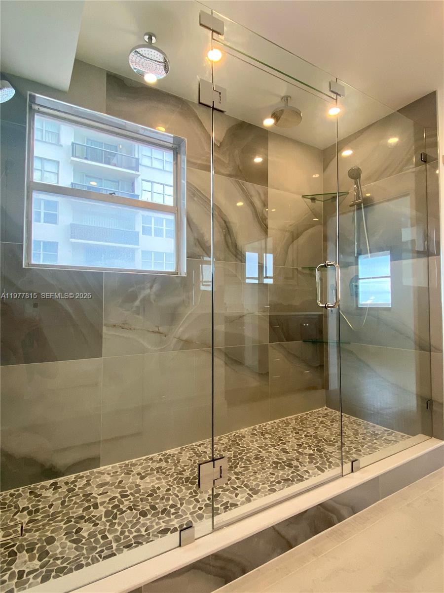 6039 Collins Ave # 617 Unit: 615-617