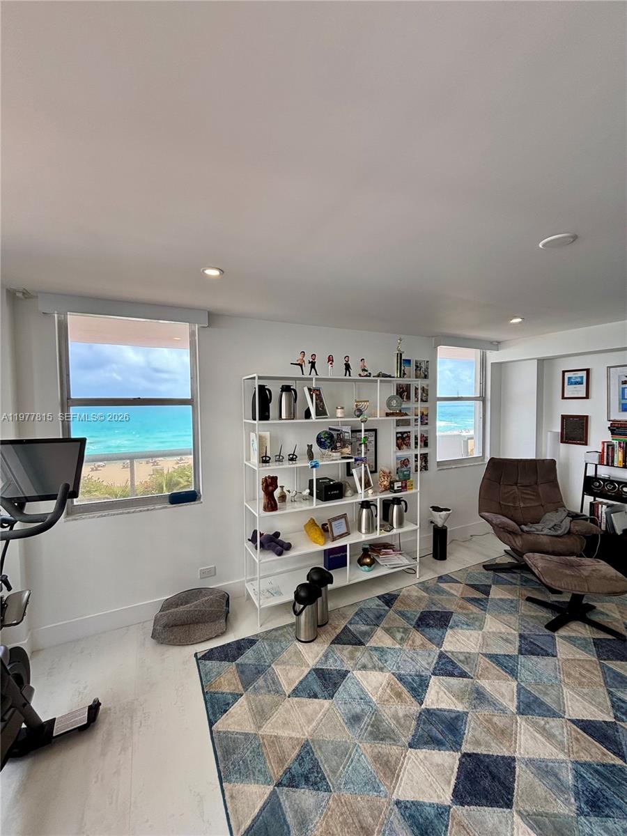 6039 Collins Ave # 617 Unit: 615-617