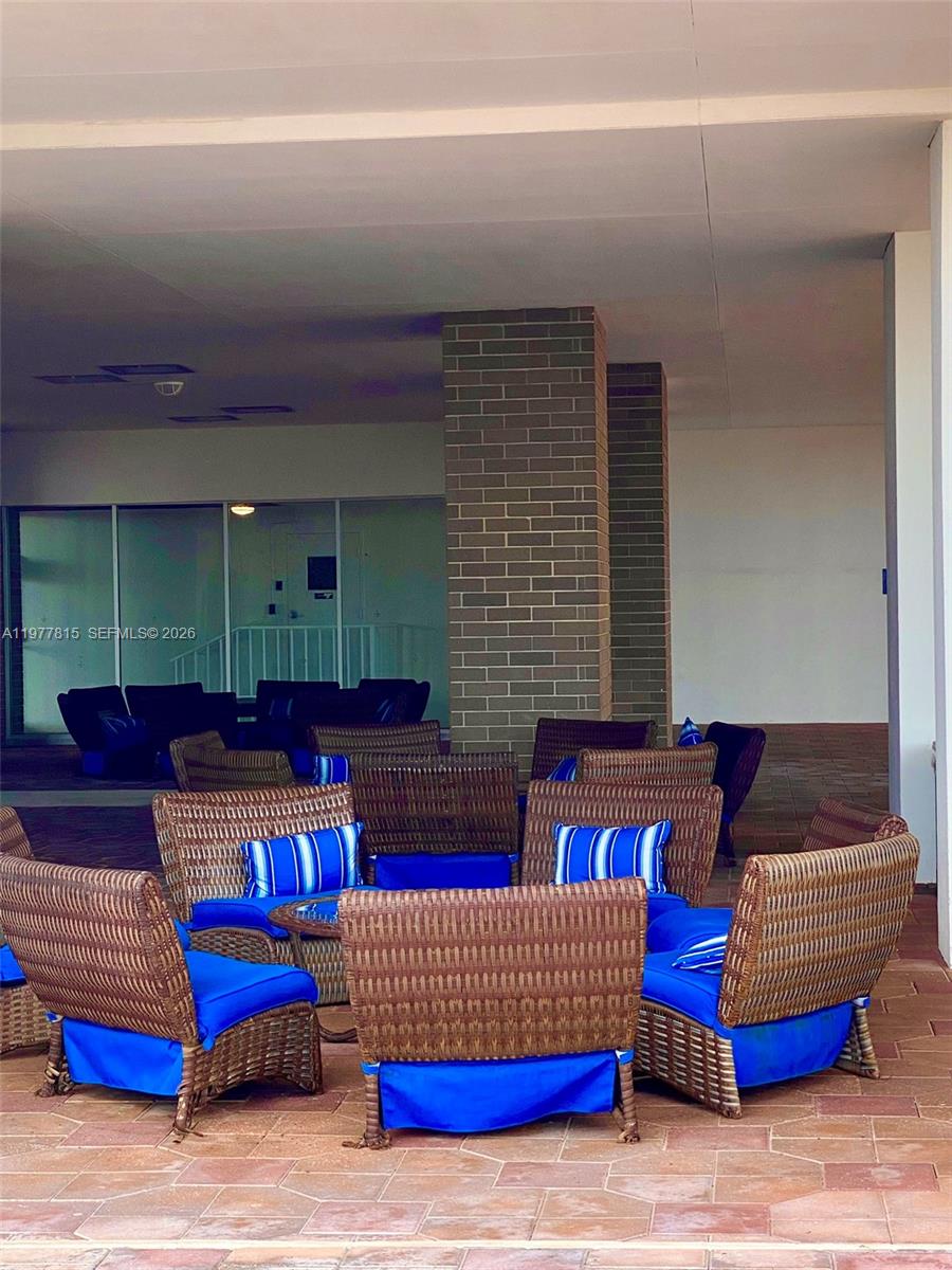 6039 Collins Ave # 617 Unit: 615-617