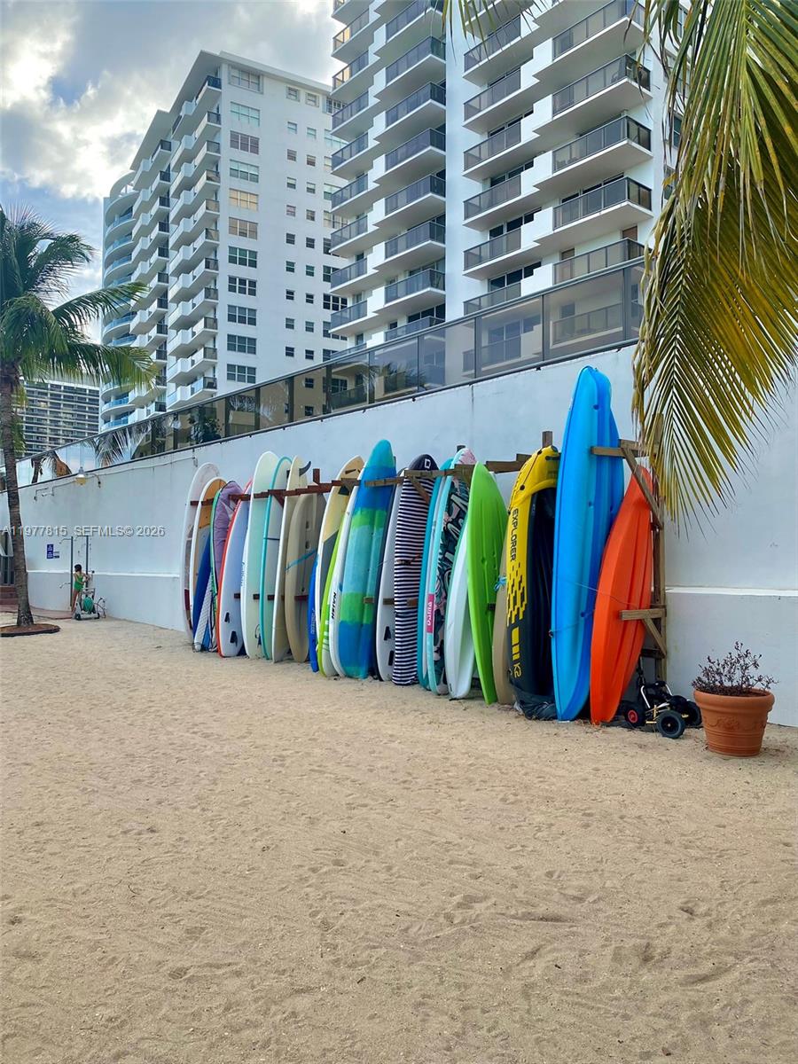 6039 Collins Ave # 617 Unit: 615-617