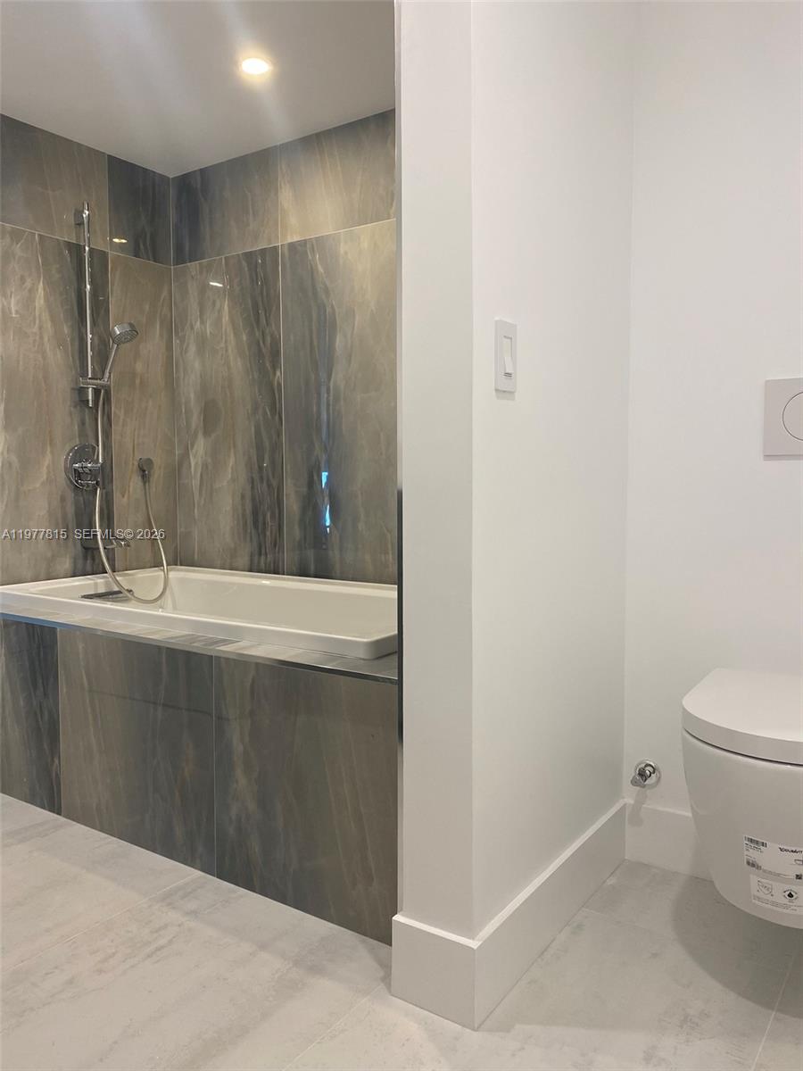 6039 Collins Ave # 617 Unit: 615-617