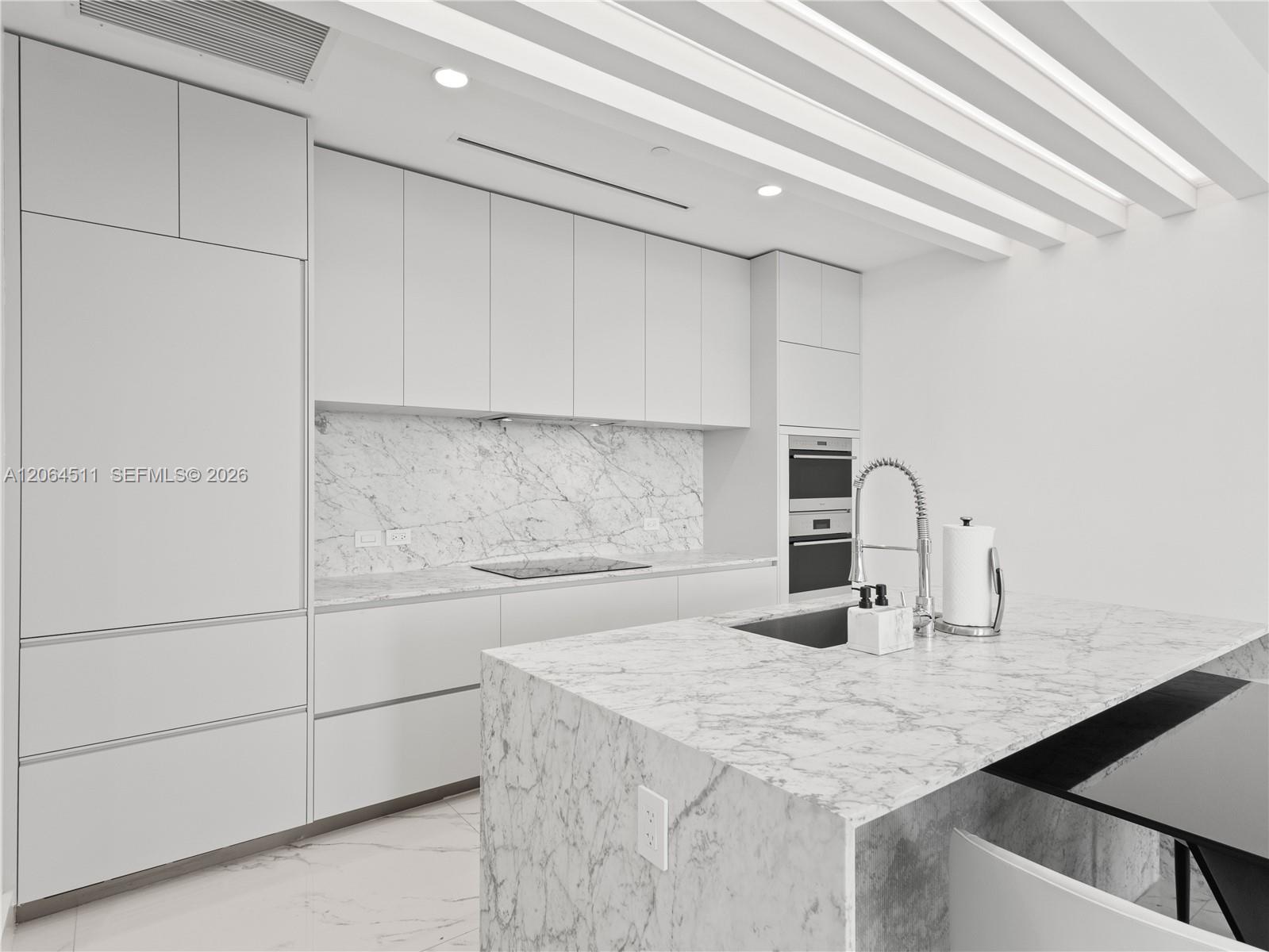 5775 Collins Ave # 405