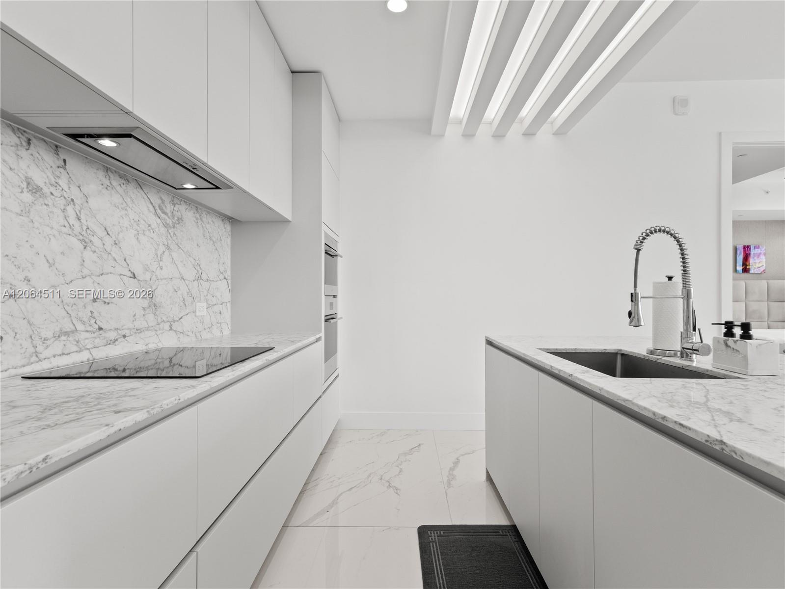 5775 Collins Ave # 405