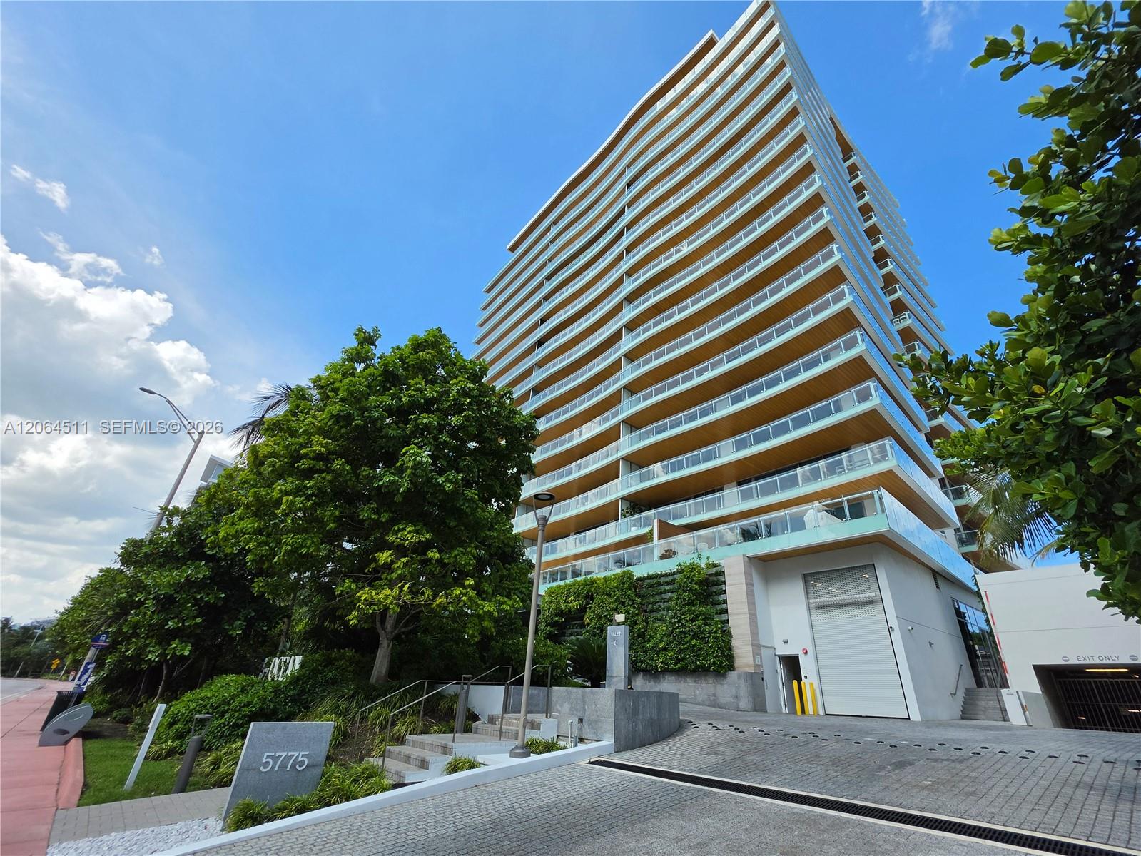 5775 Collins Ave # 405