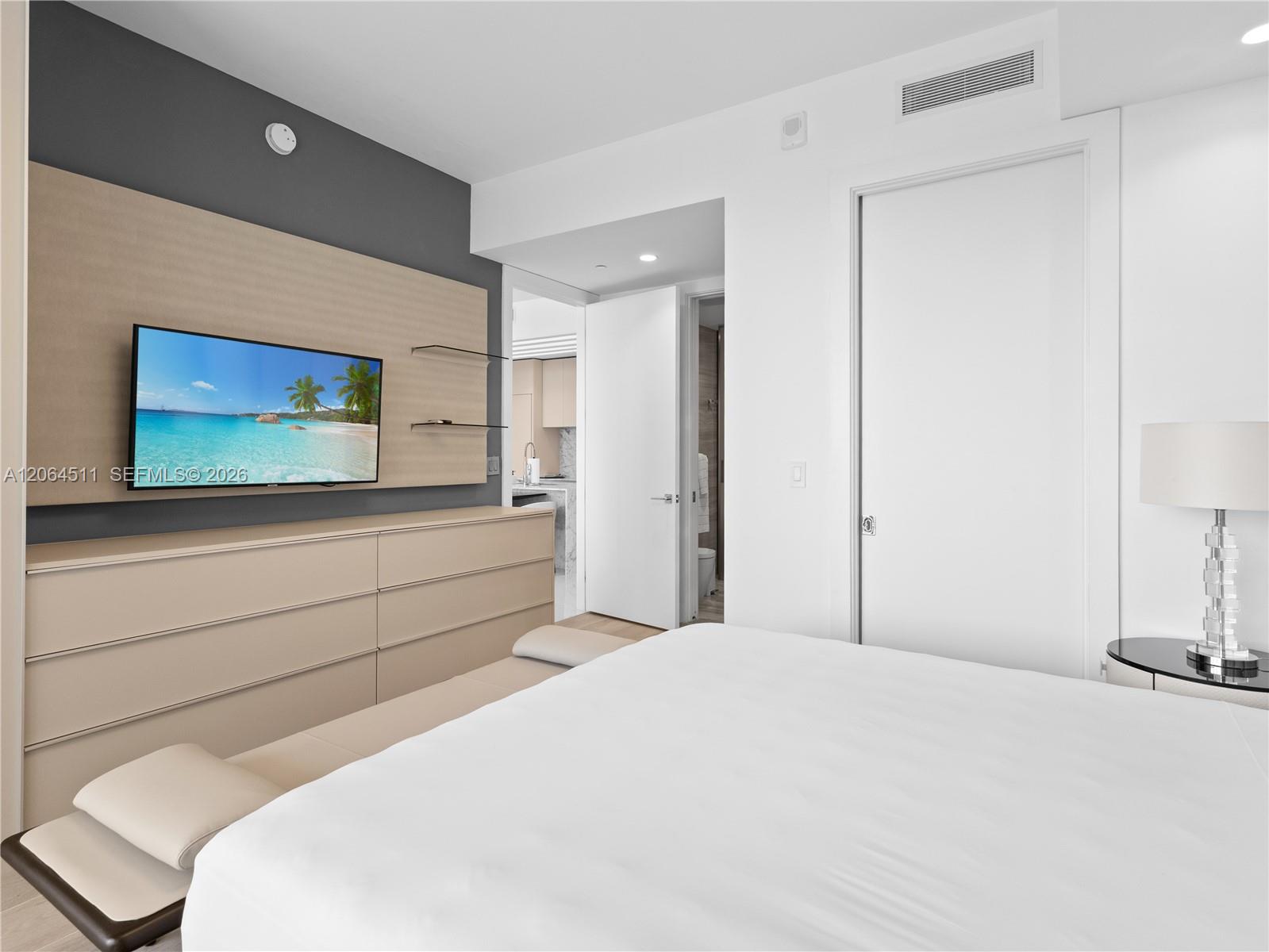 5775 Collins Ave # 405