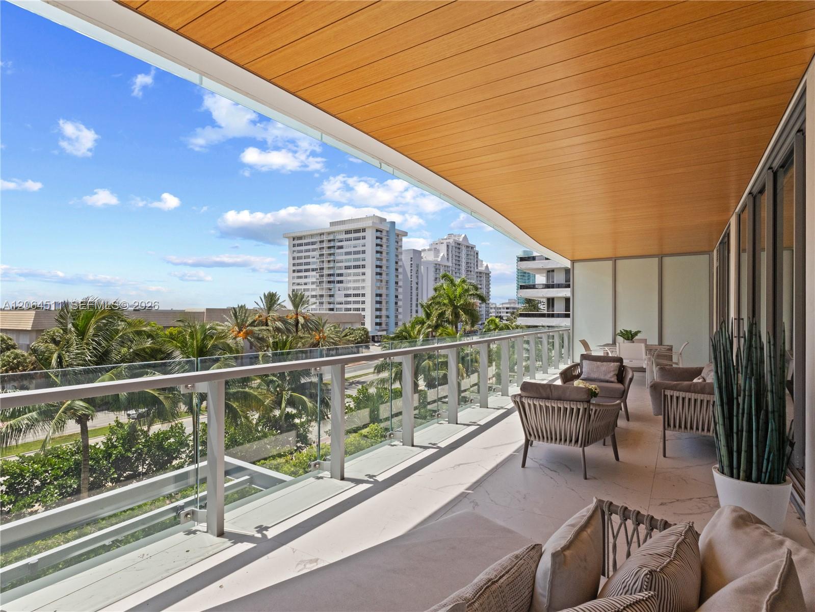 5775 Collins Ave # 405