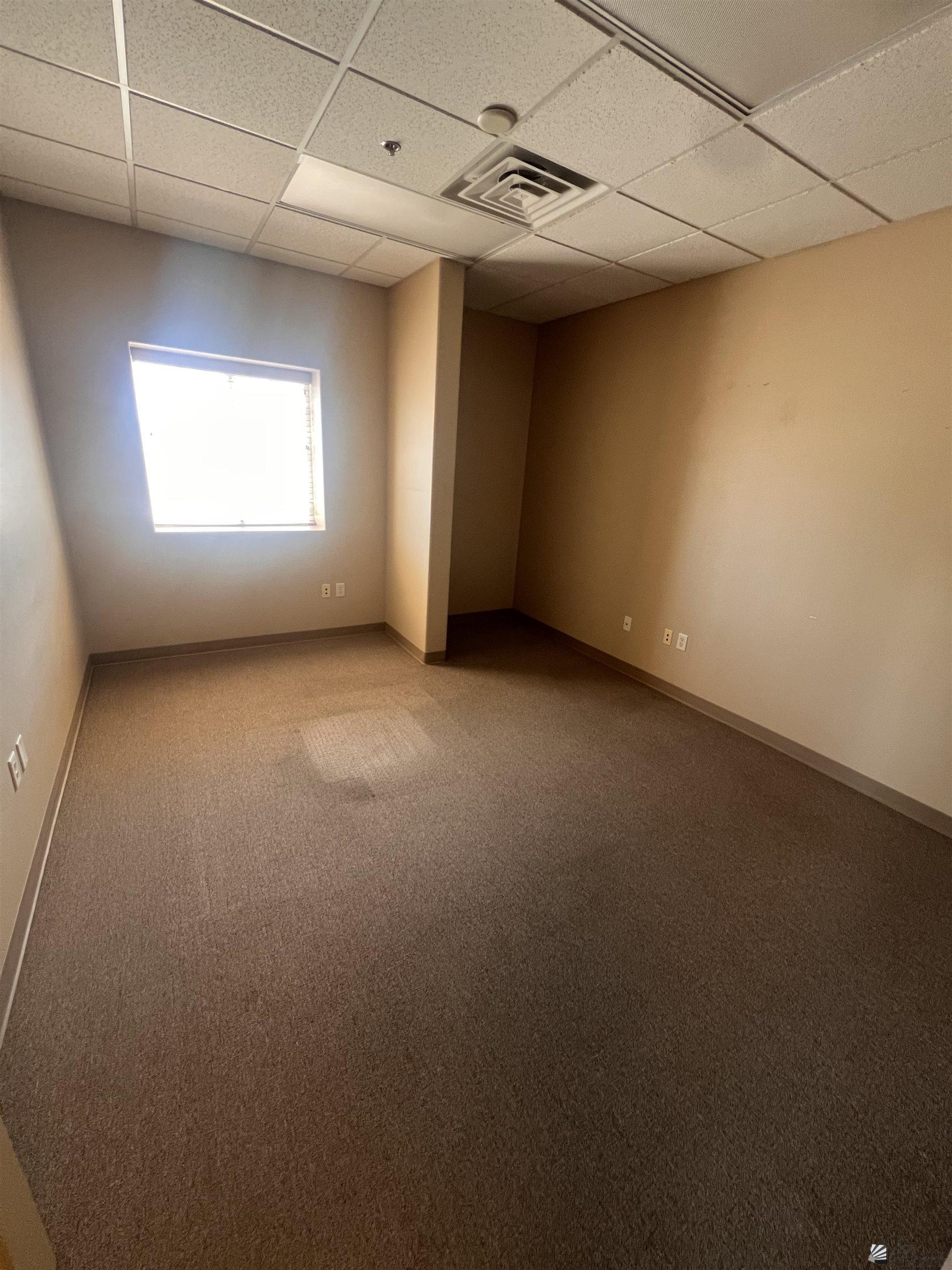 3031 E 42 Dr