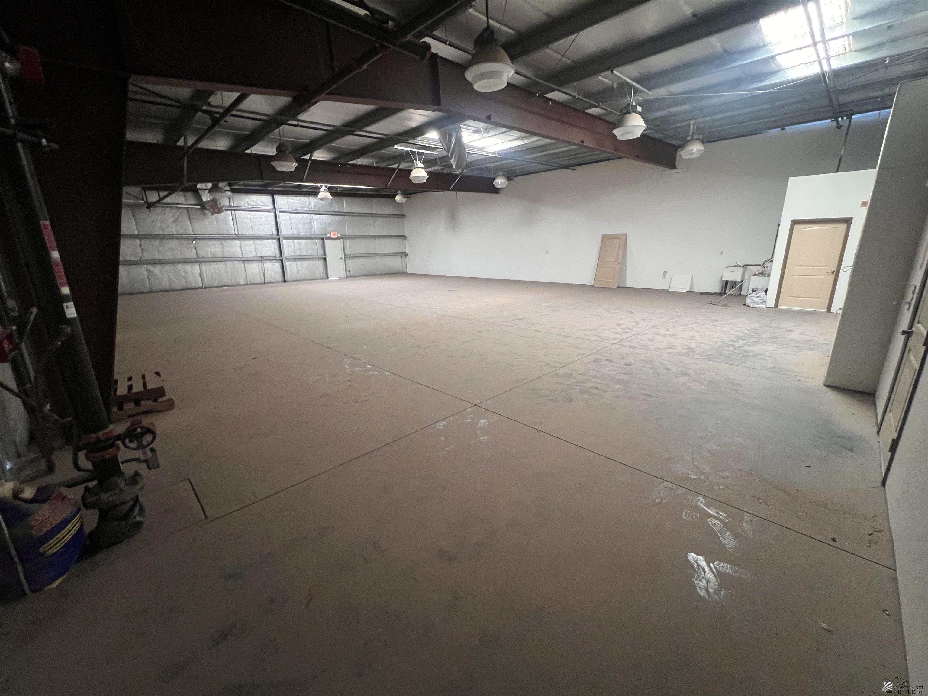 3031 E 42 Dr