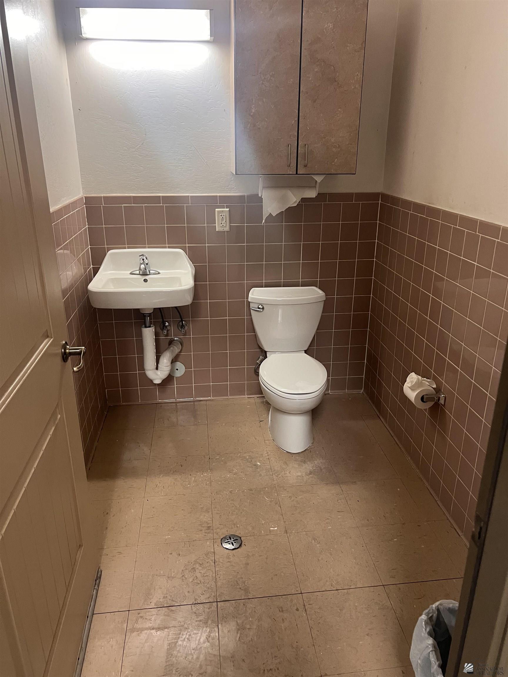 3031 E 42 Dr