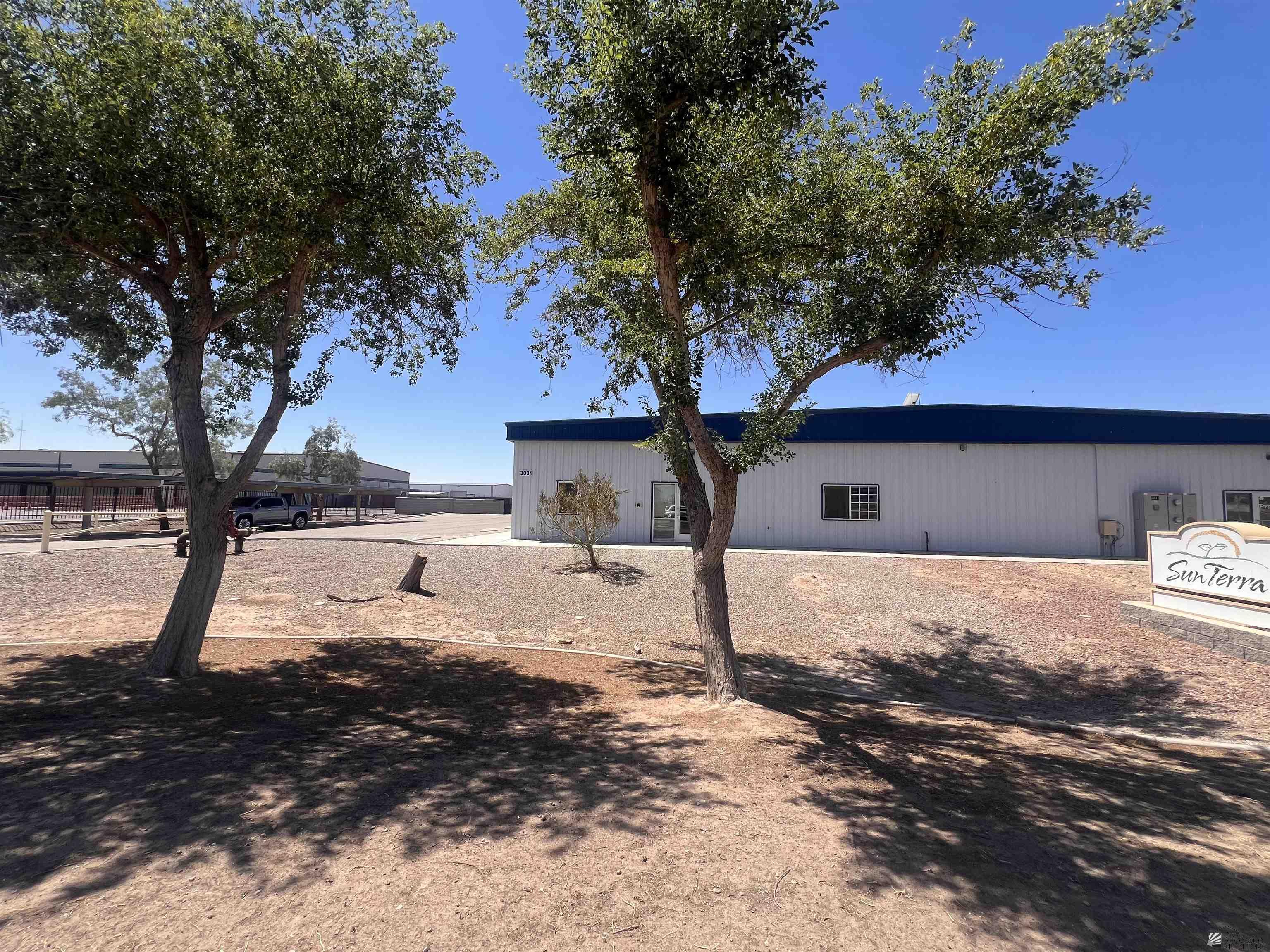 3031 E 42 Dr