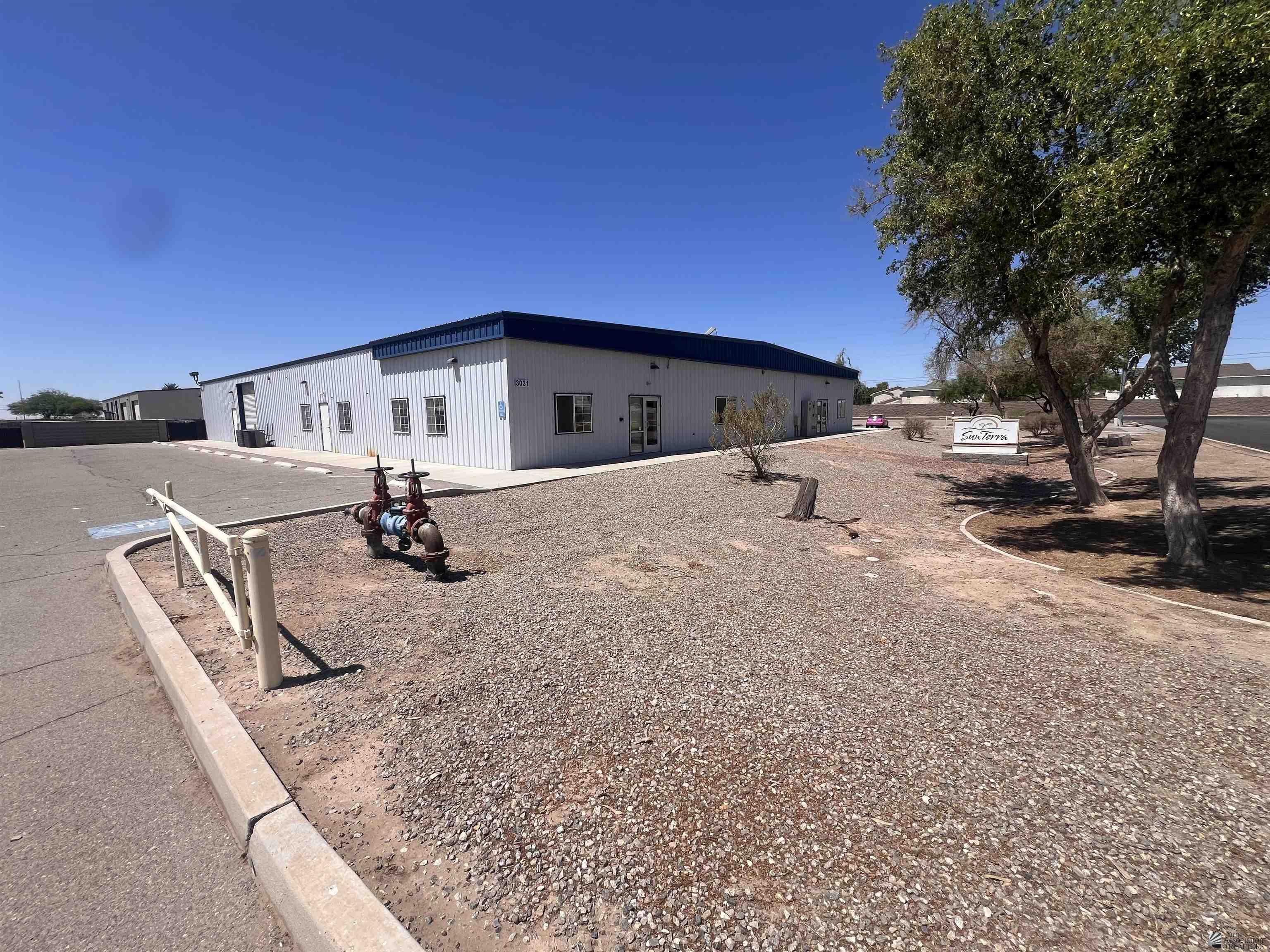 3031 E 42 Dr