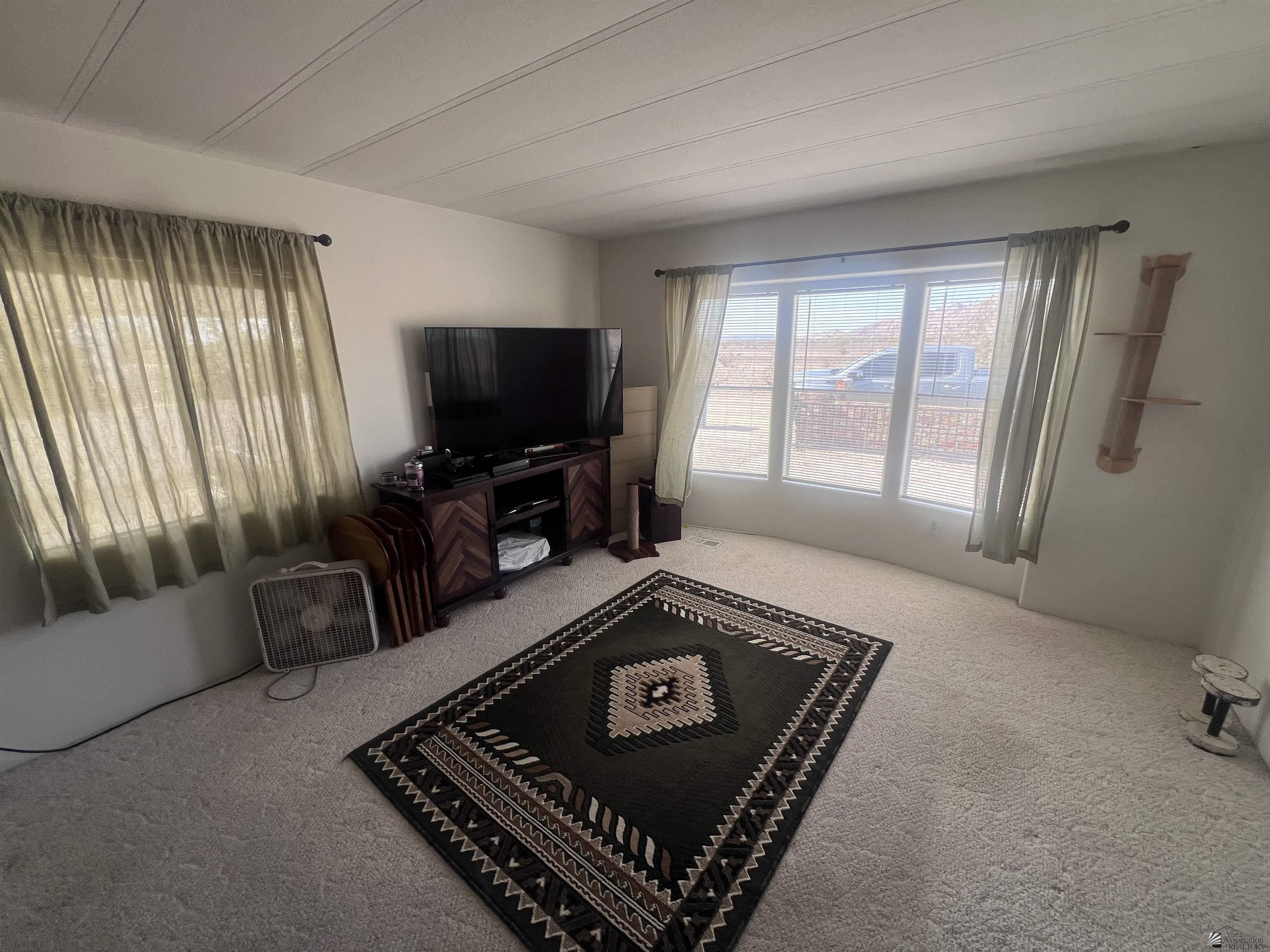 13743 E Masterson