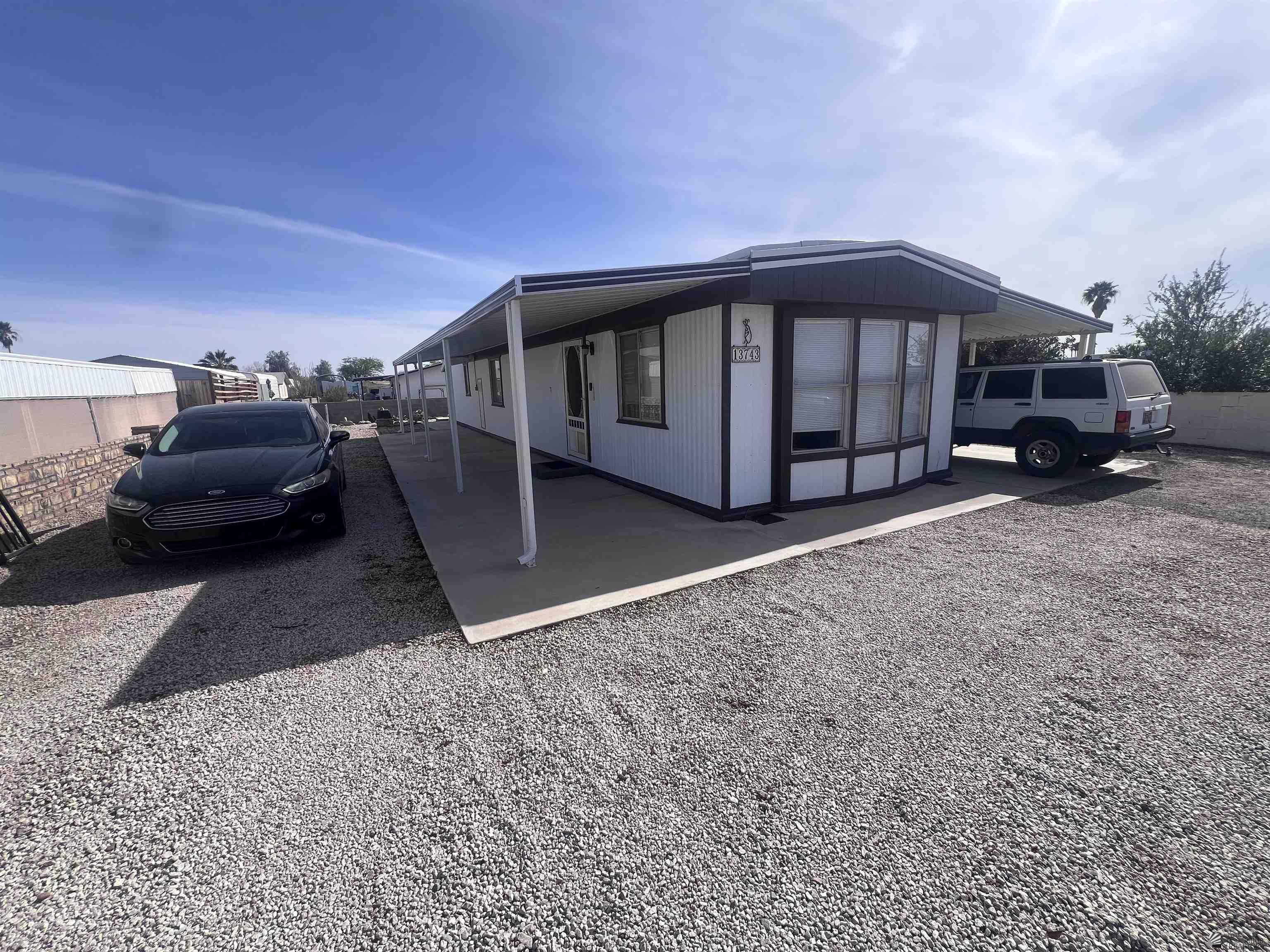 13743 E Masterson