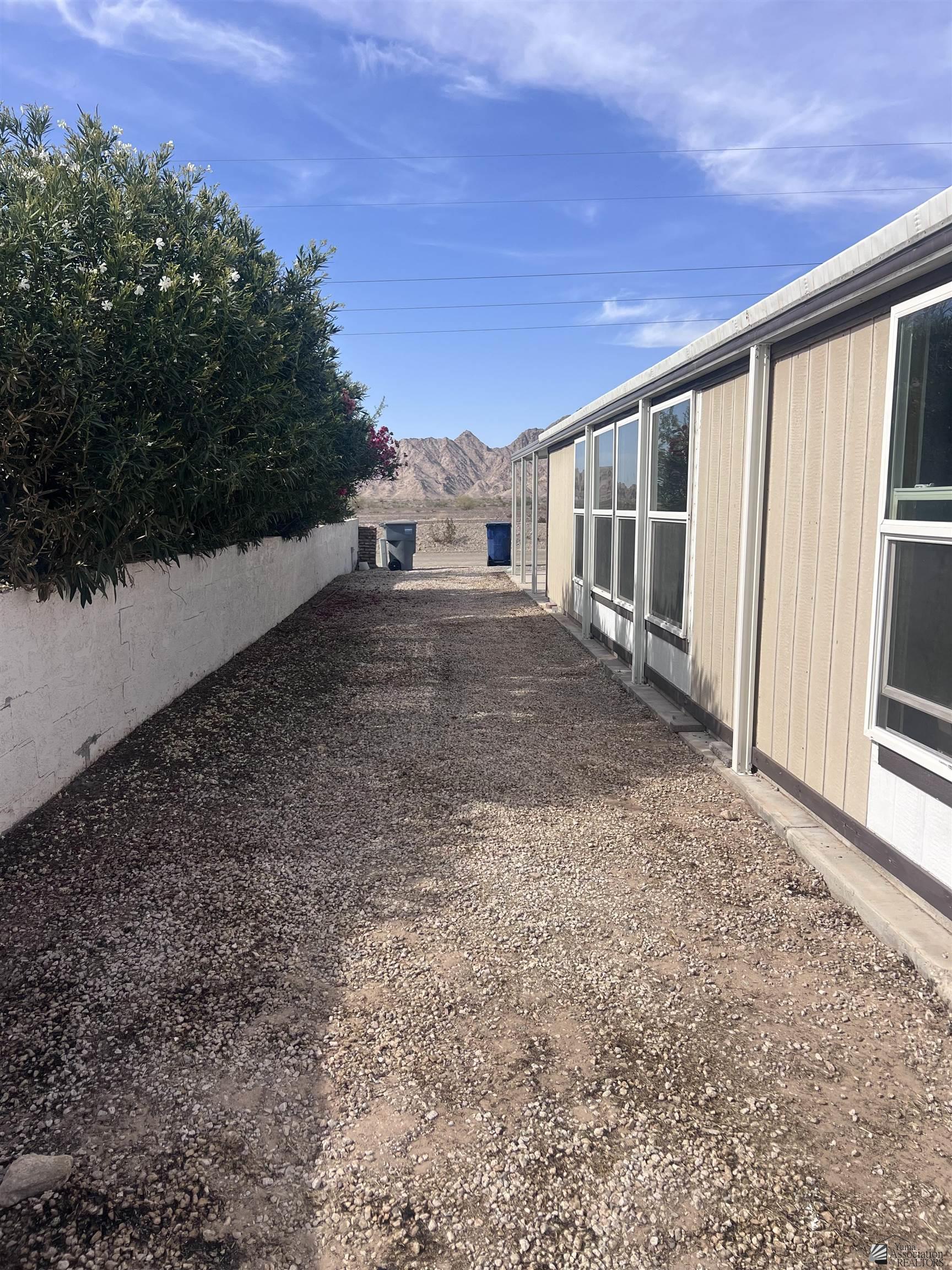 13743 E Masterson