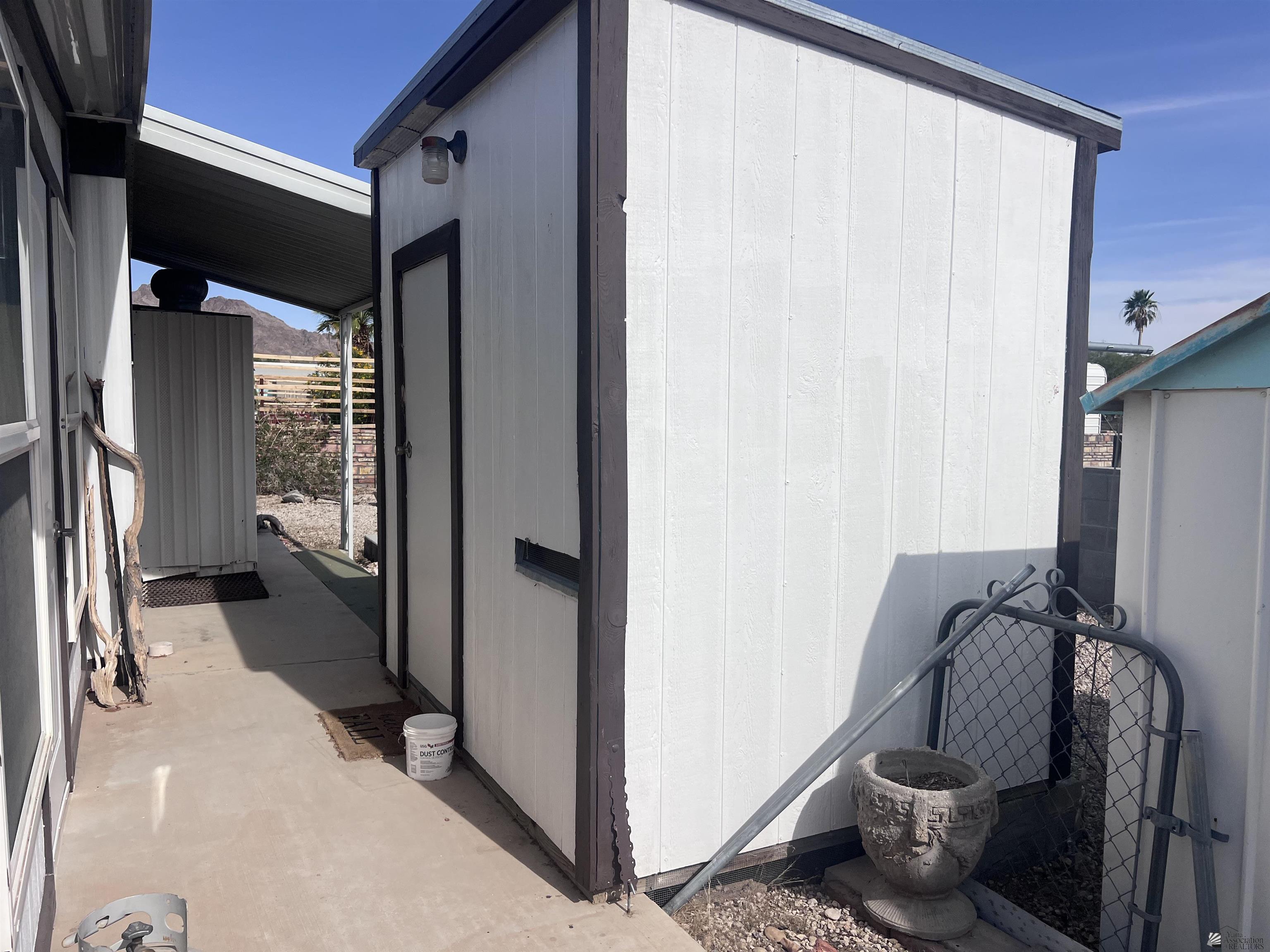 13743 E Masterson