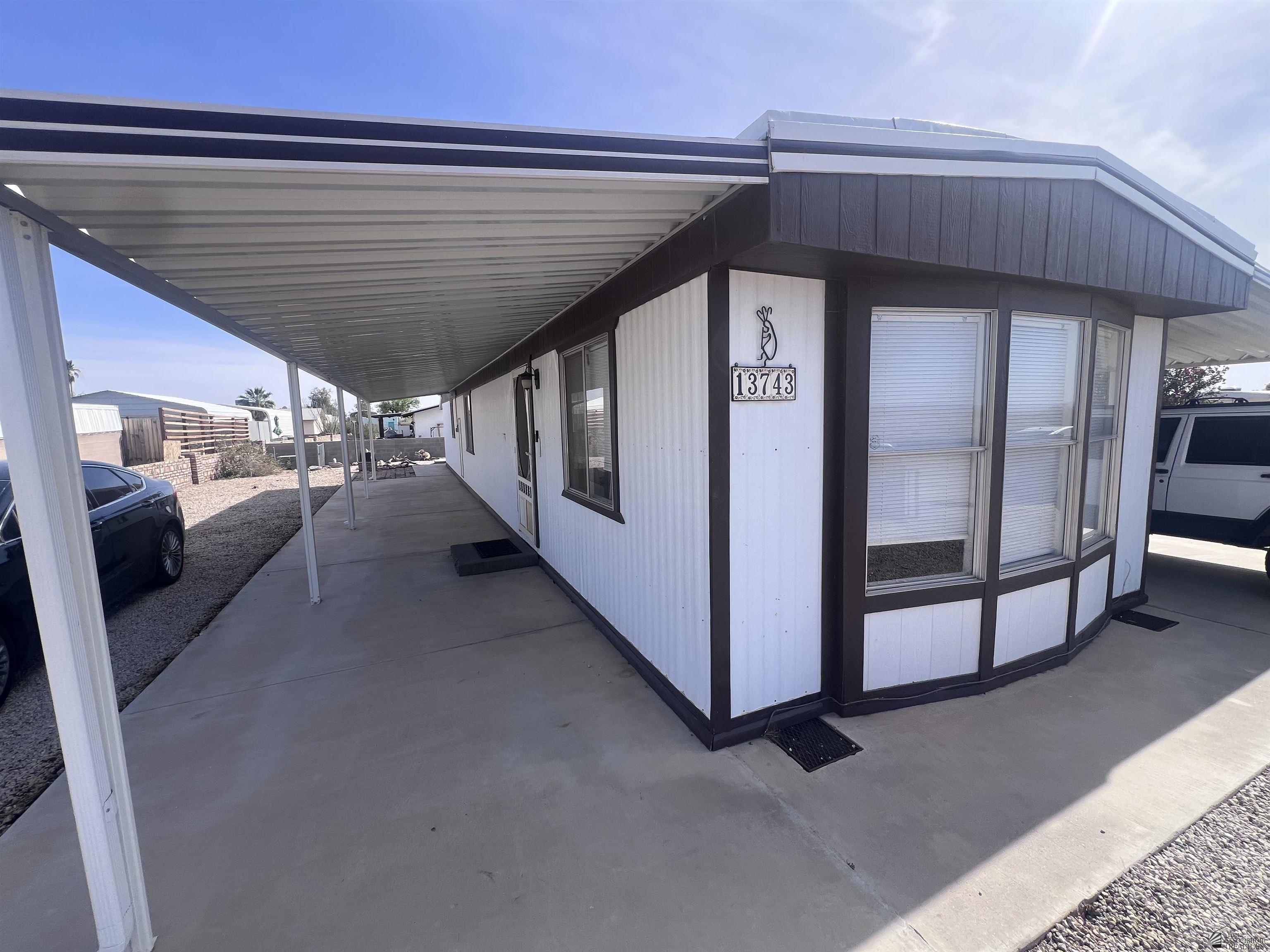 13743 E Masterson