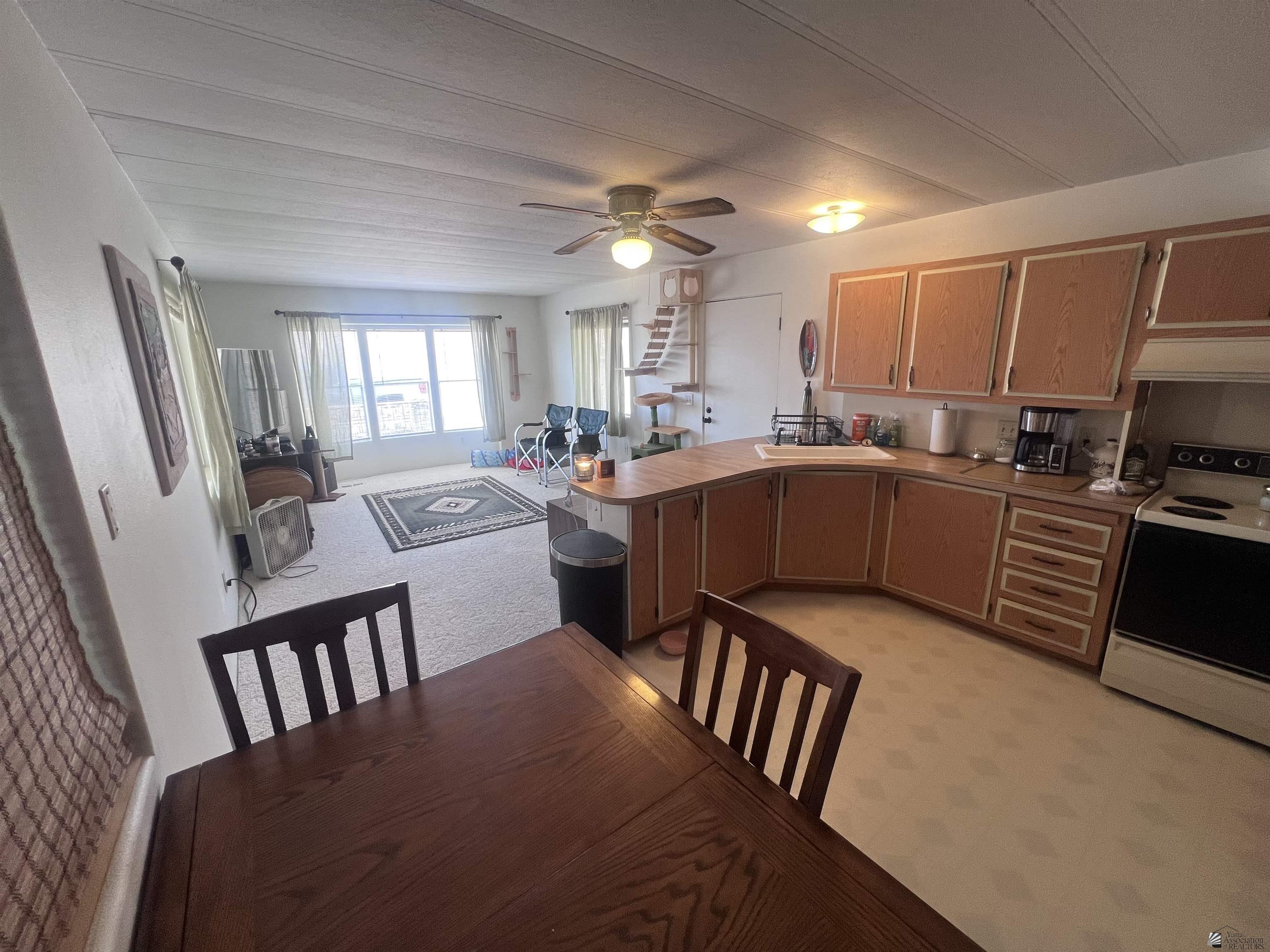 13743 E Masterson