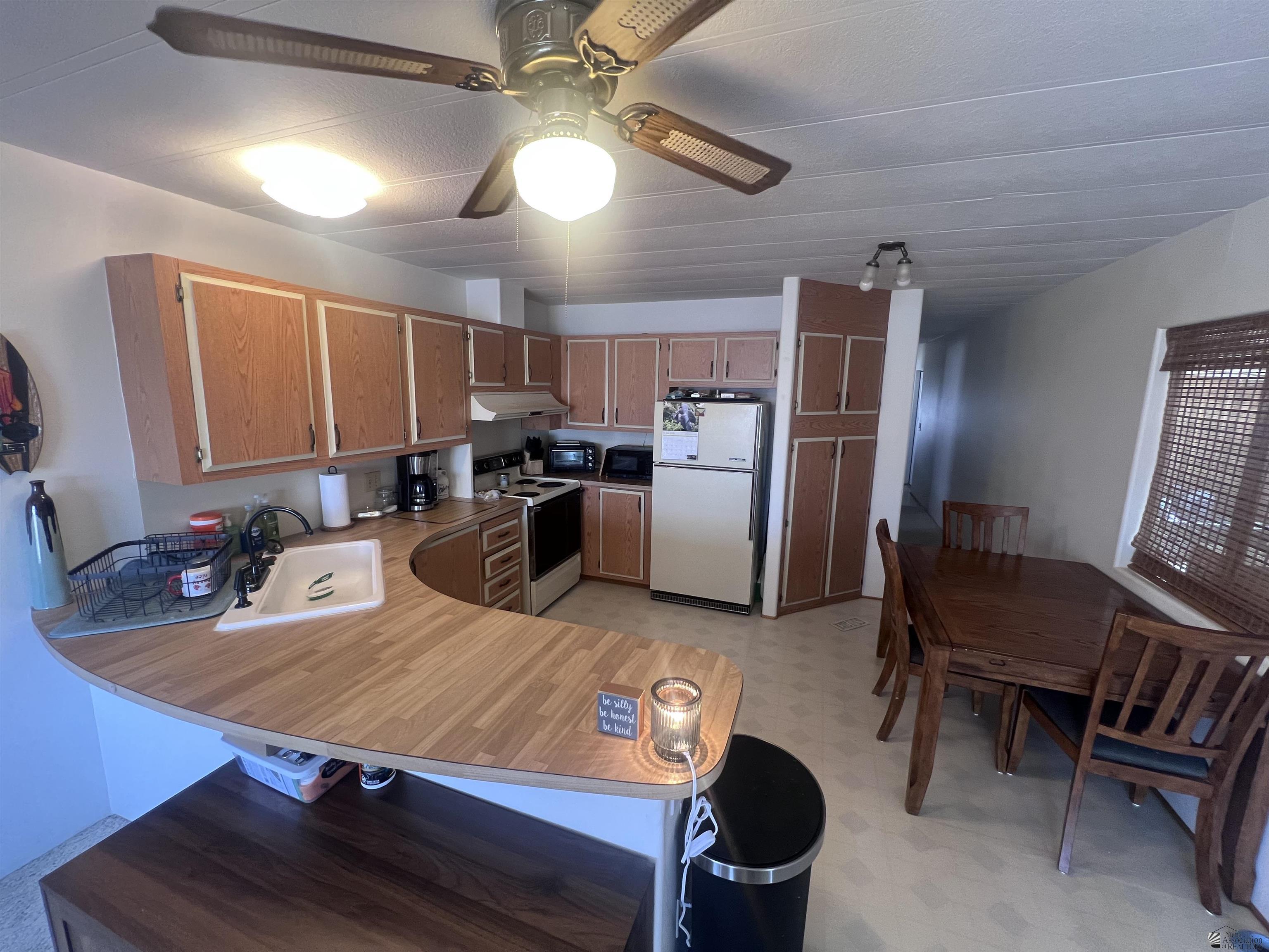 13743 E Masterson