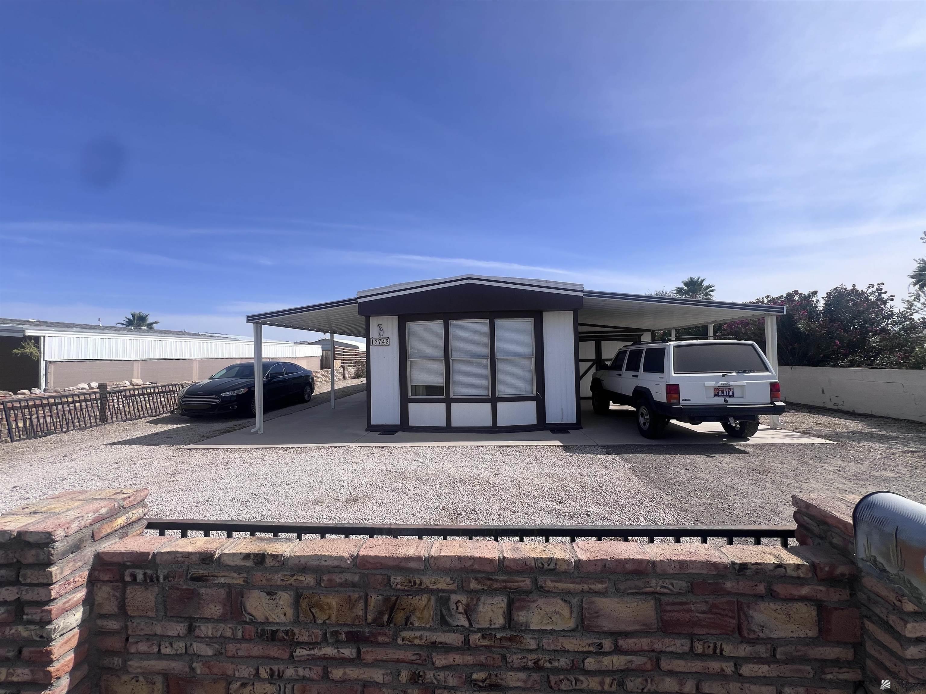 13743 E Masterson