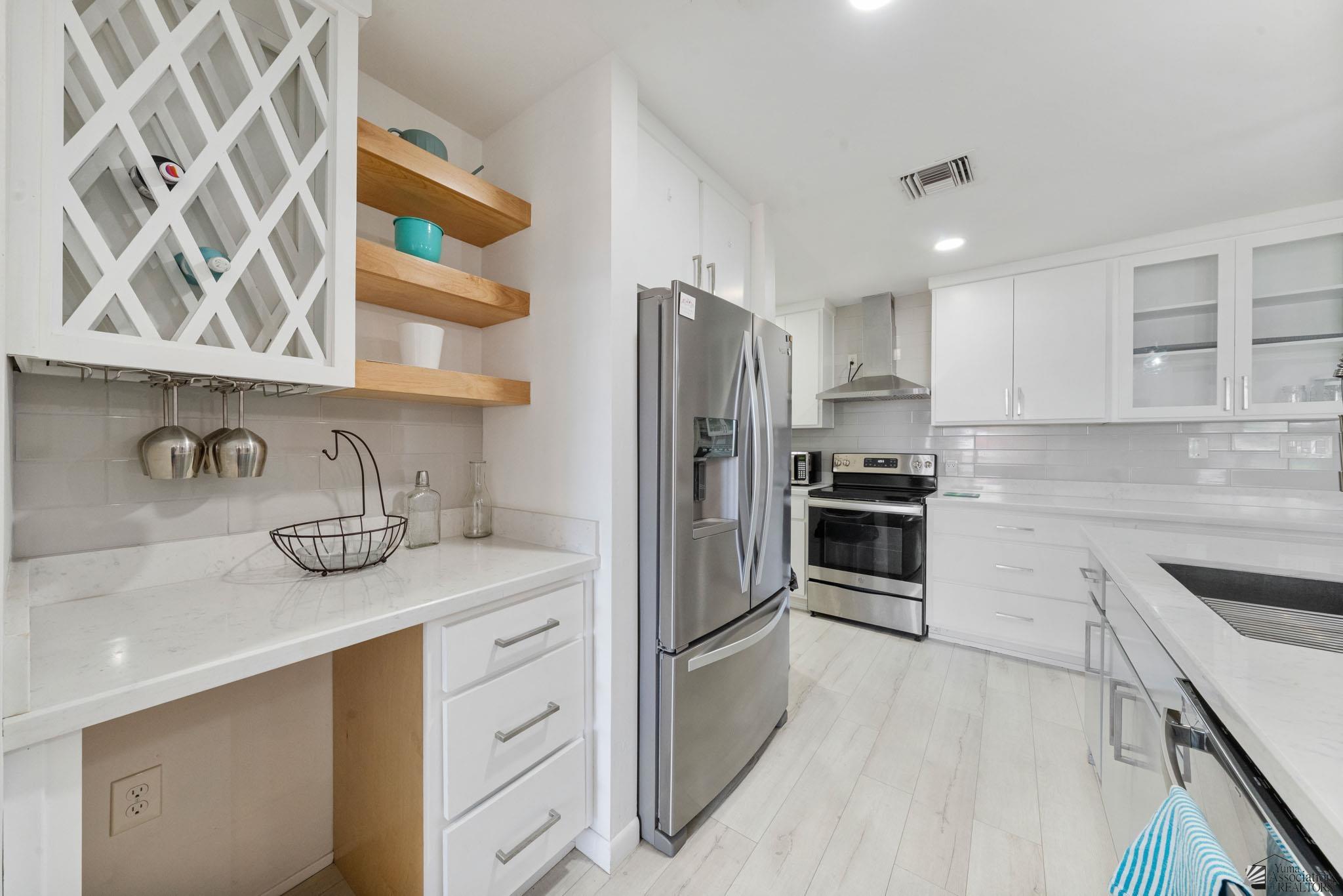 1156 W 36 St