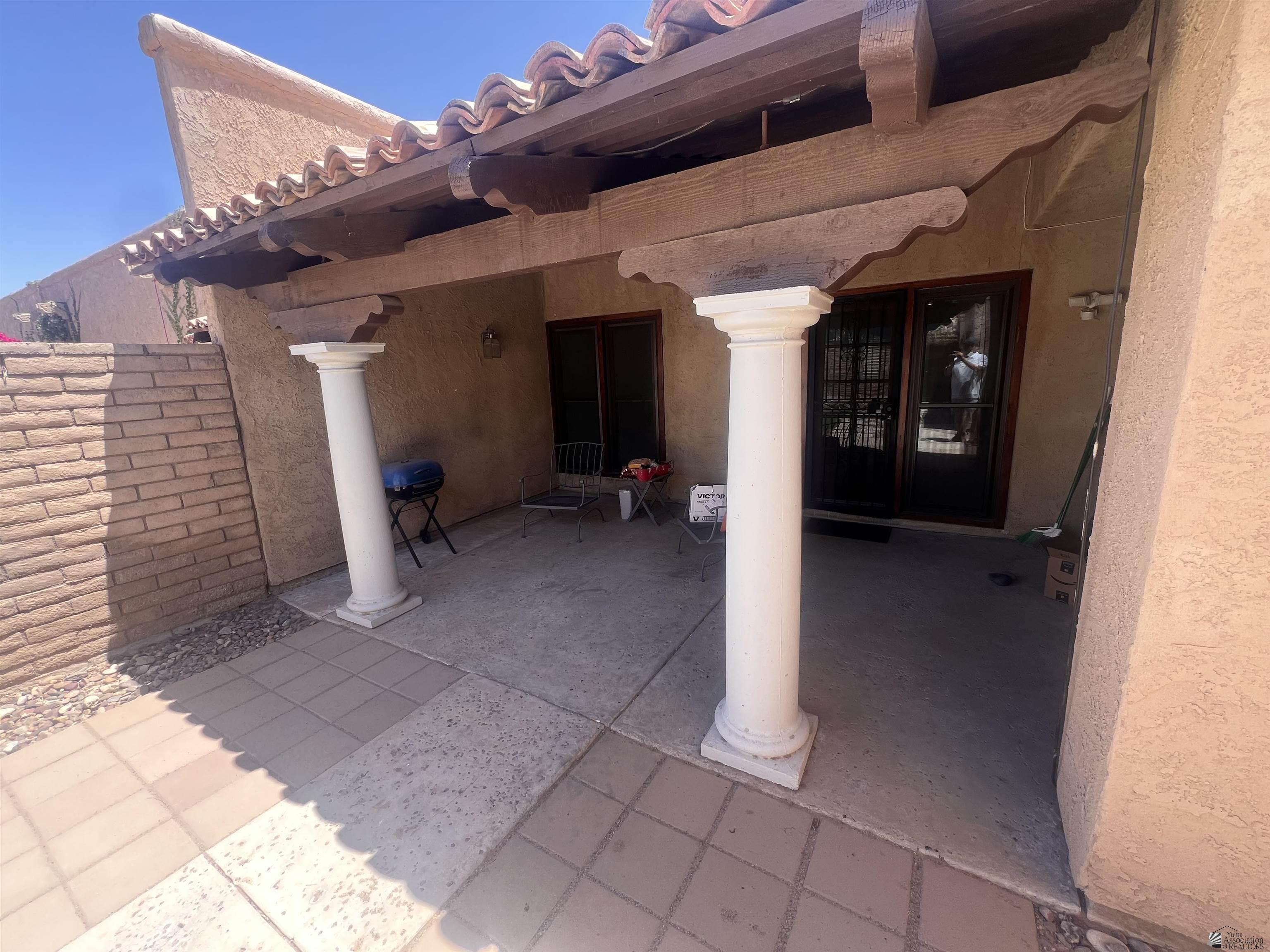 1156 W 36 St