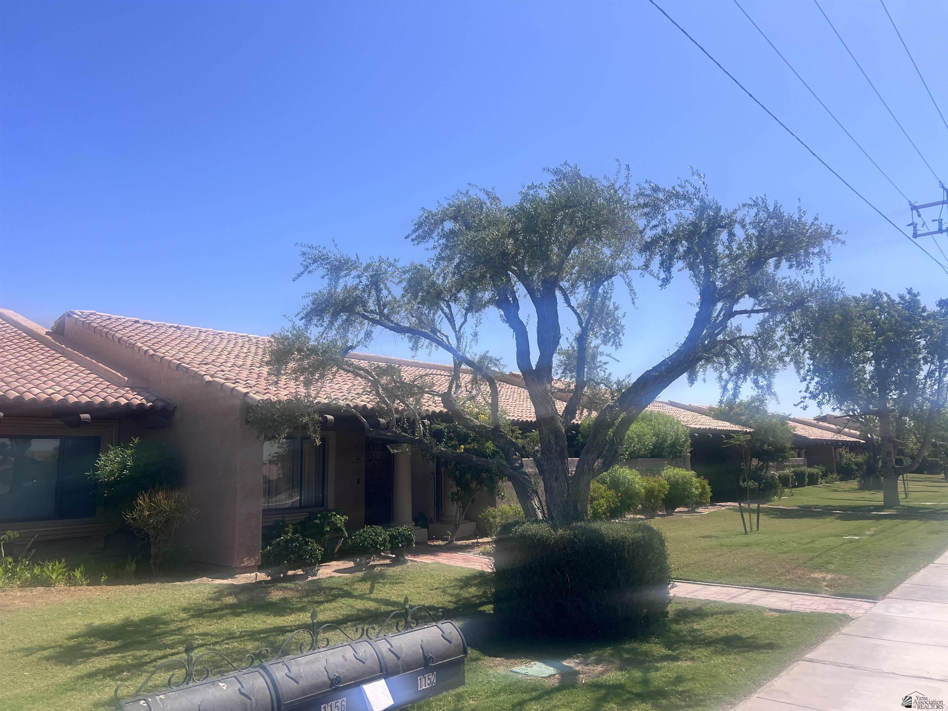 1156 W 36 St