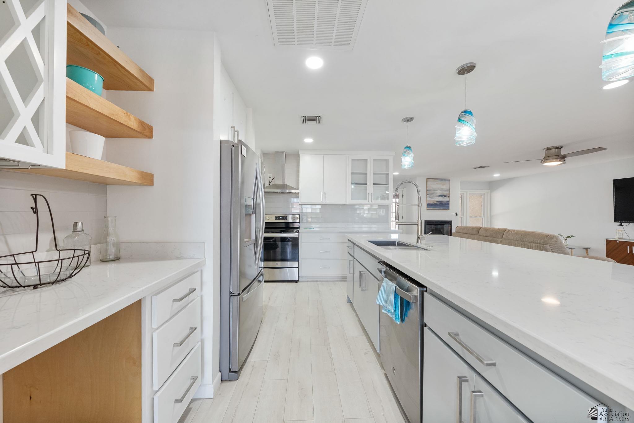 1156 W 36 St
