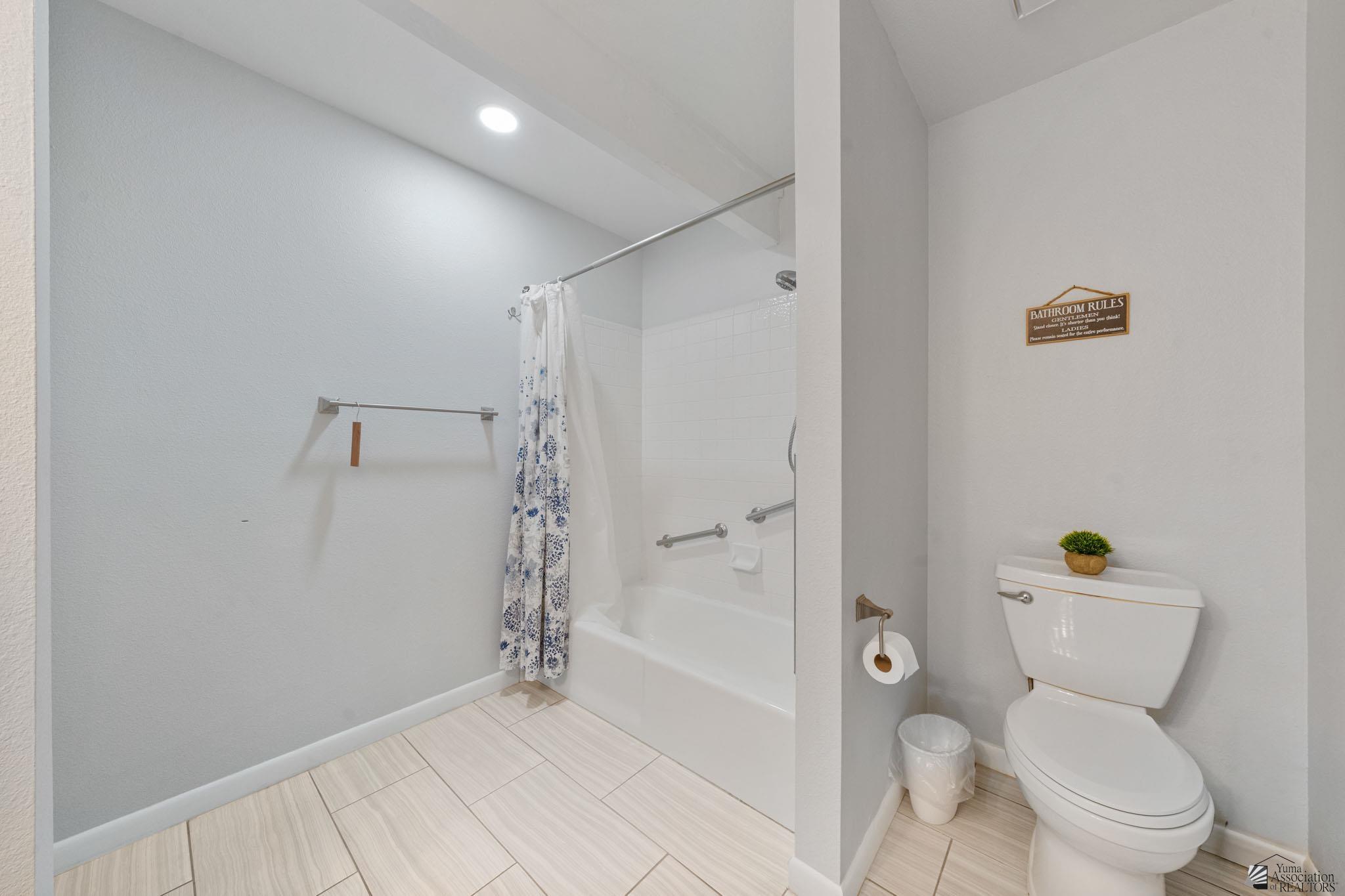 1156 W 36 St