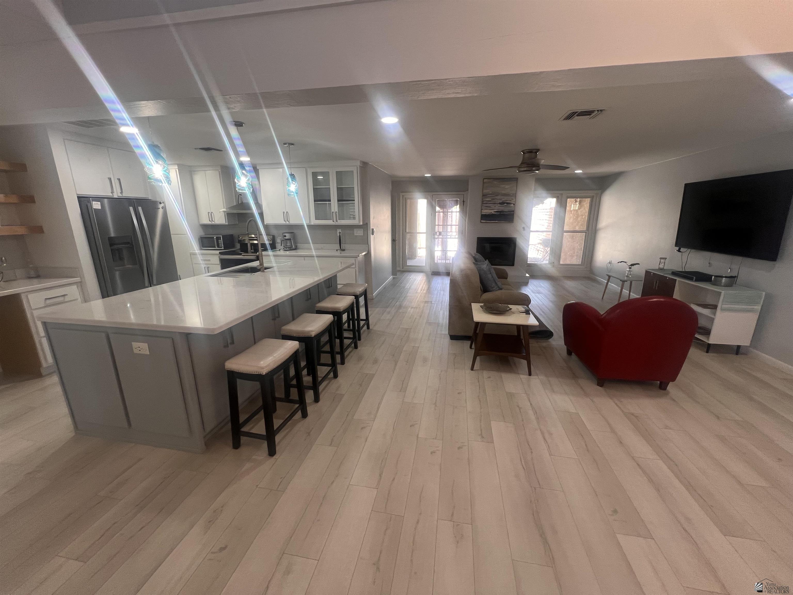 1156 W 36 St